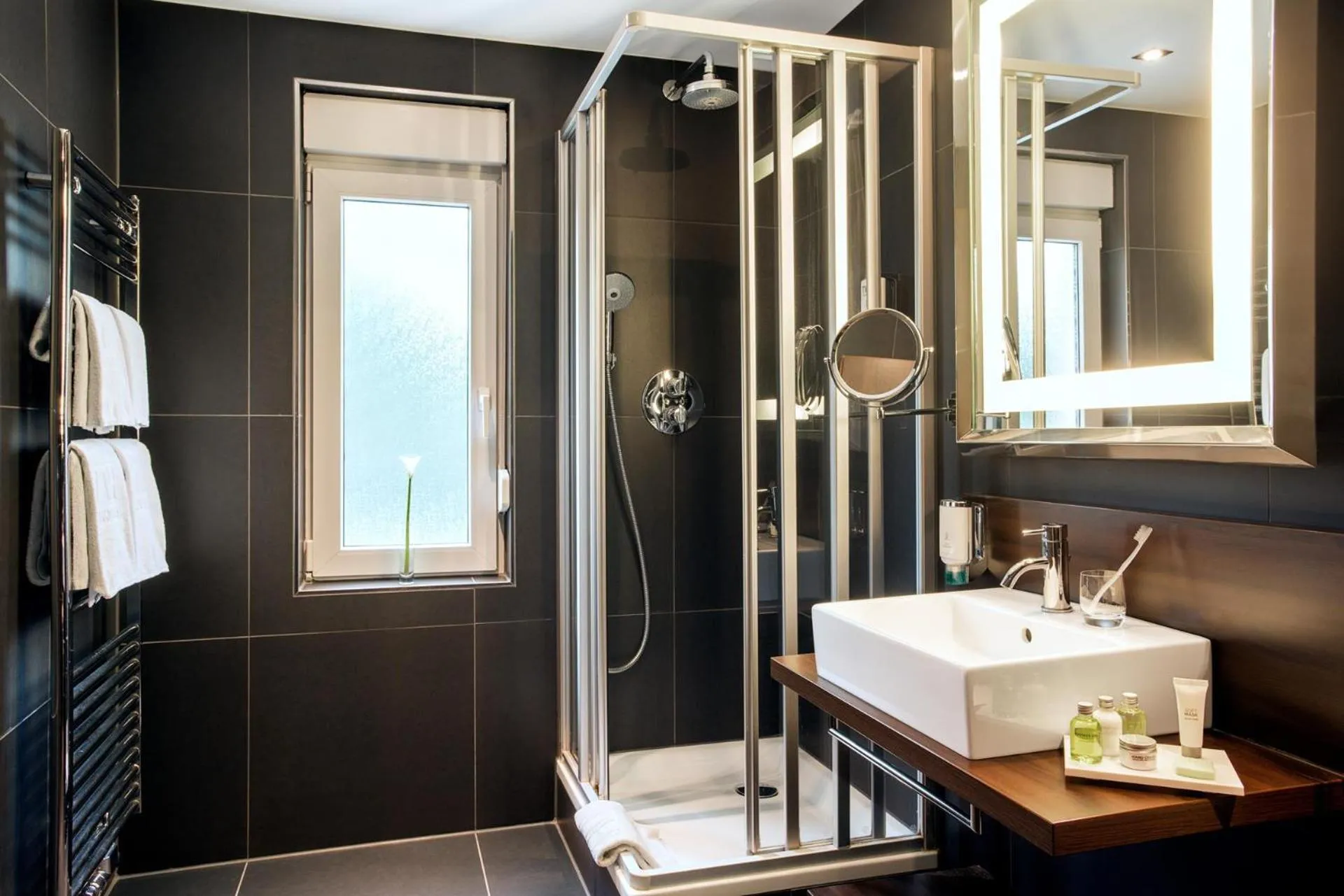 Shower in Villa Hotel Frankfurt by MZ HotelCollection