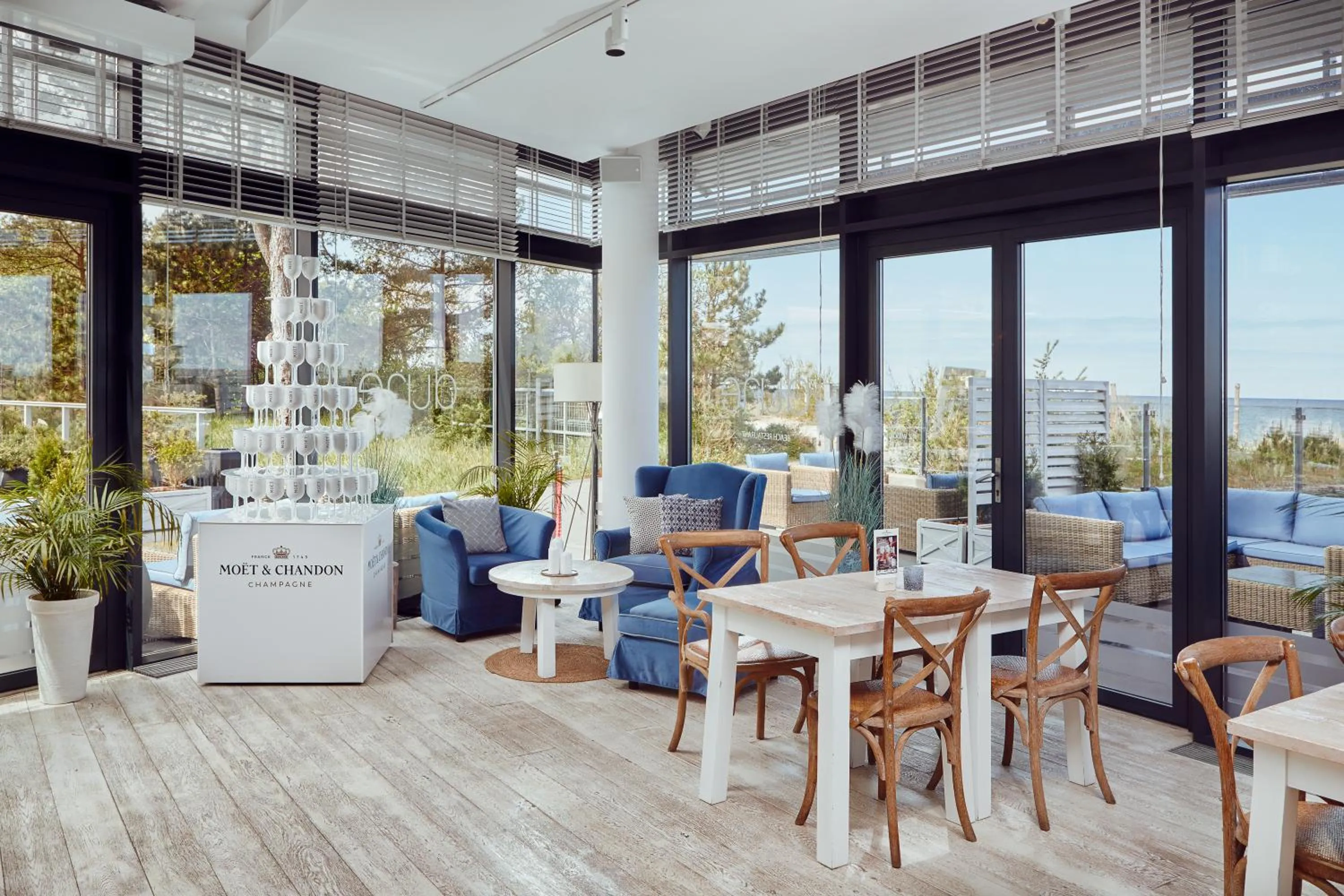 Restaurant/places to eat in Dune Beach Resort - C