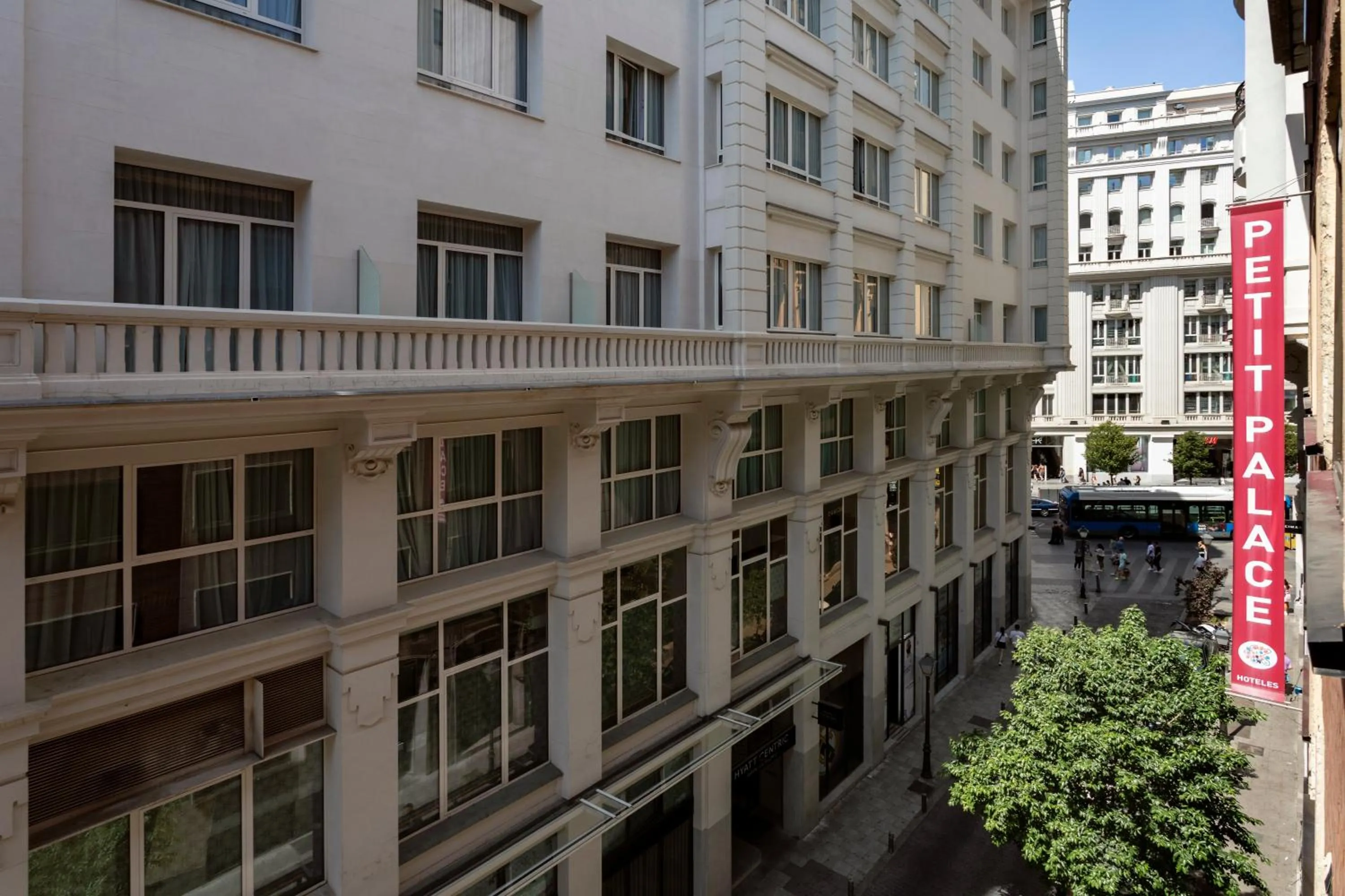 Facade/entrance in Petit Palace Cliper-Gran Vía