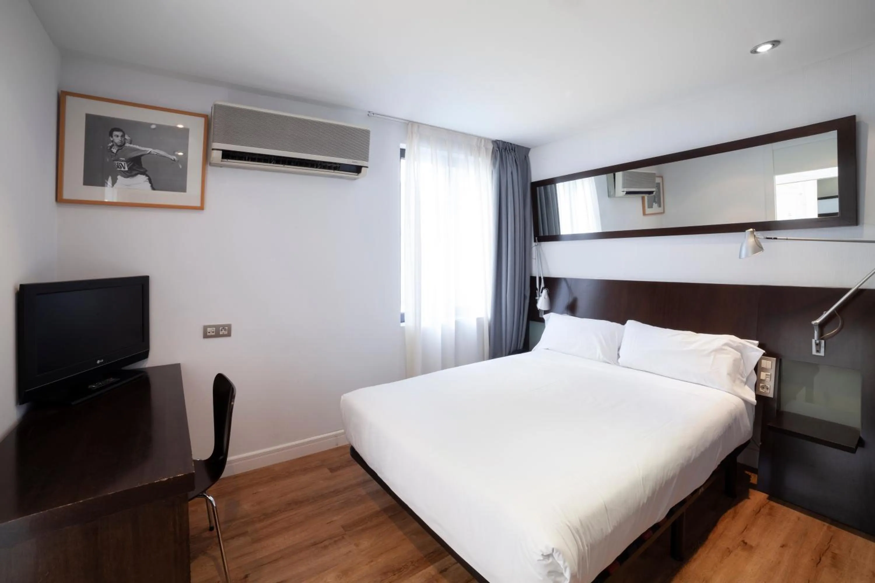 Bed in Petit Palace Arana Bilbao
