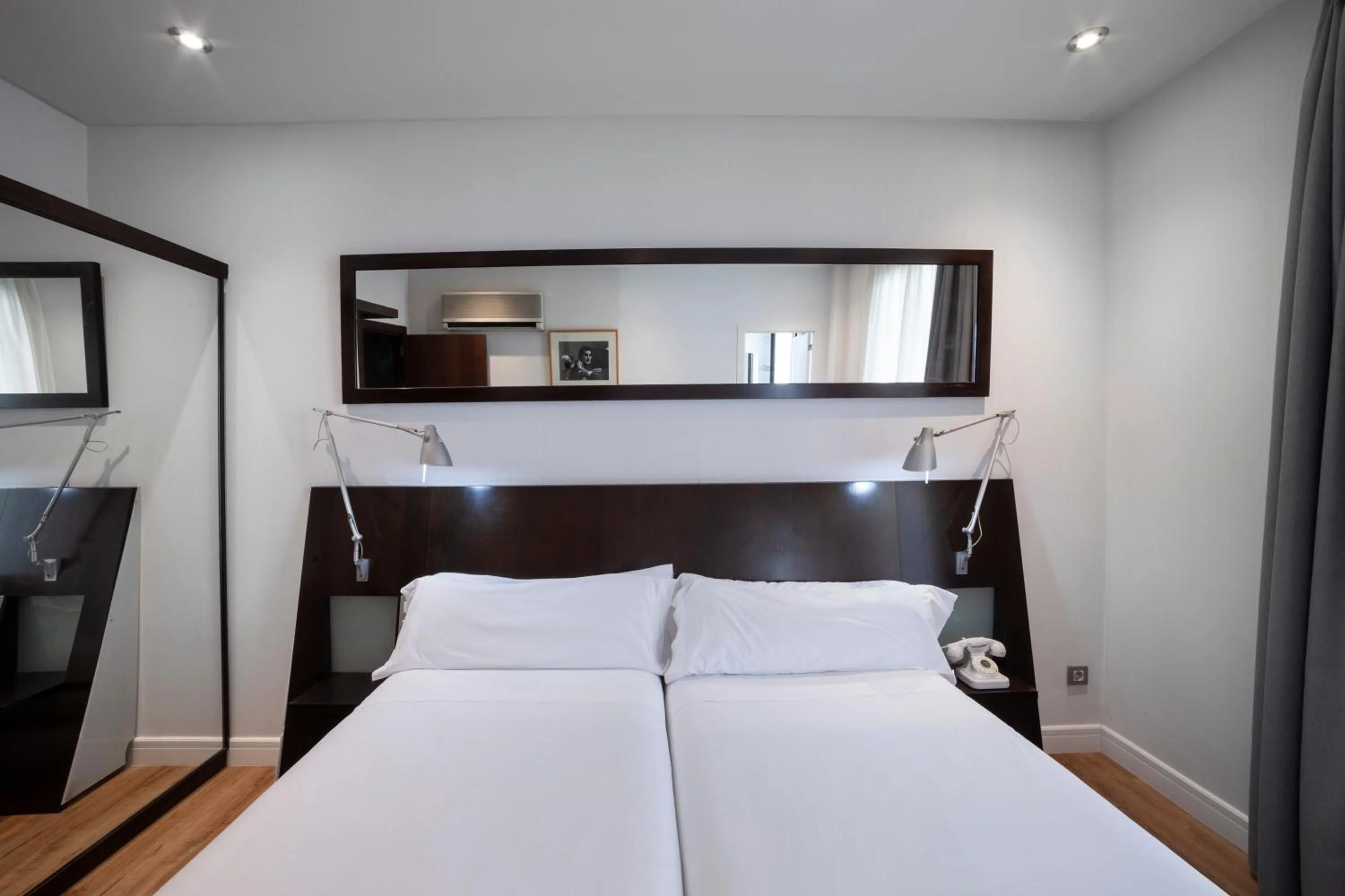 Bedroom, Bed in Petit Palace Arana Bilbao