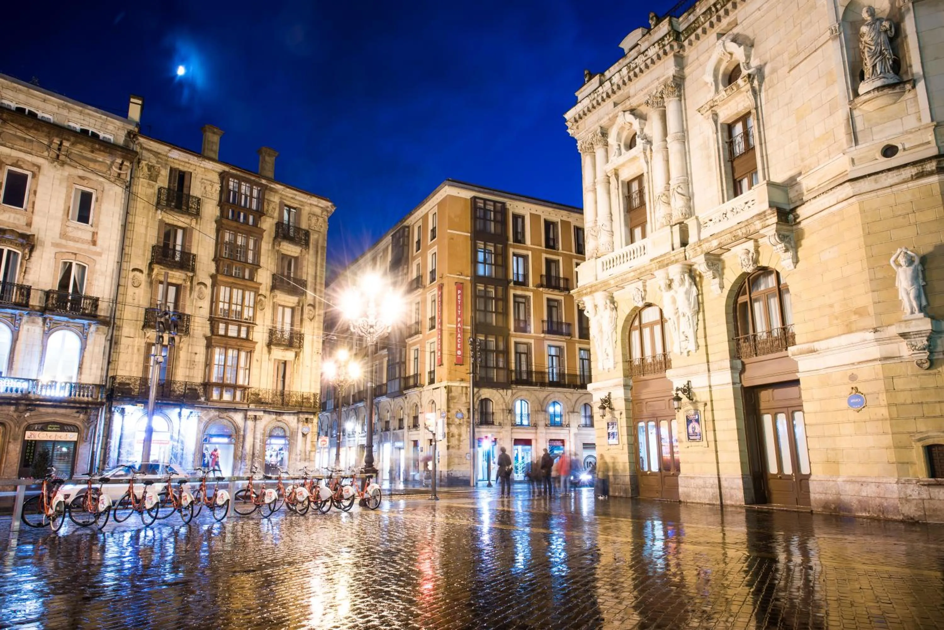 Property building in Petit Palace Arana Bilbao