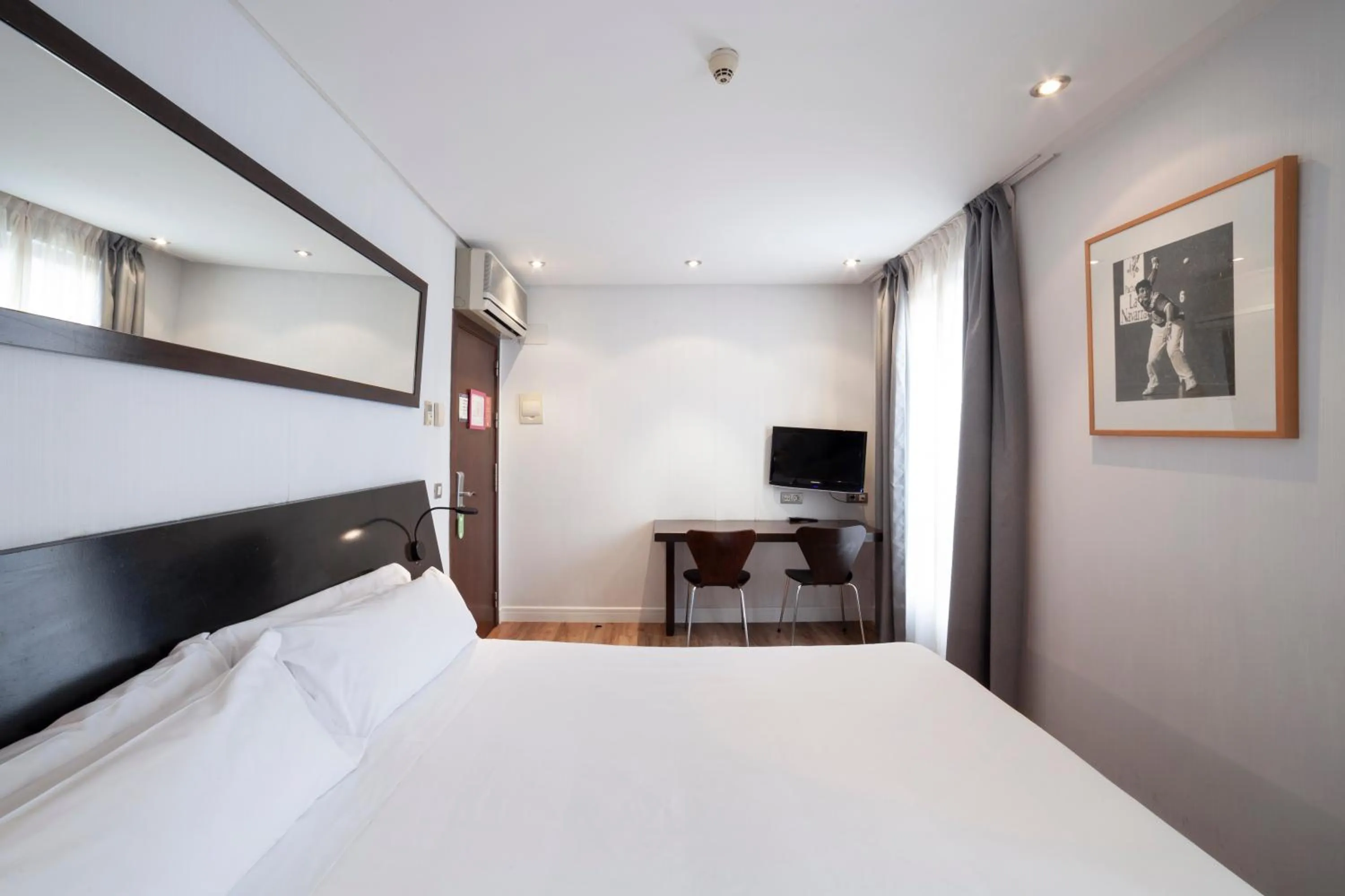 Bedroom, Bed in Petit Palace Arana Bilbao