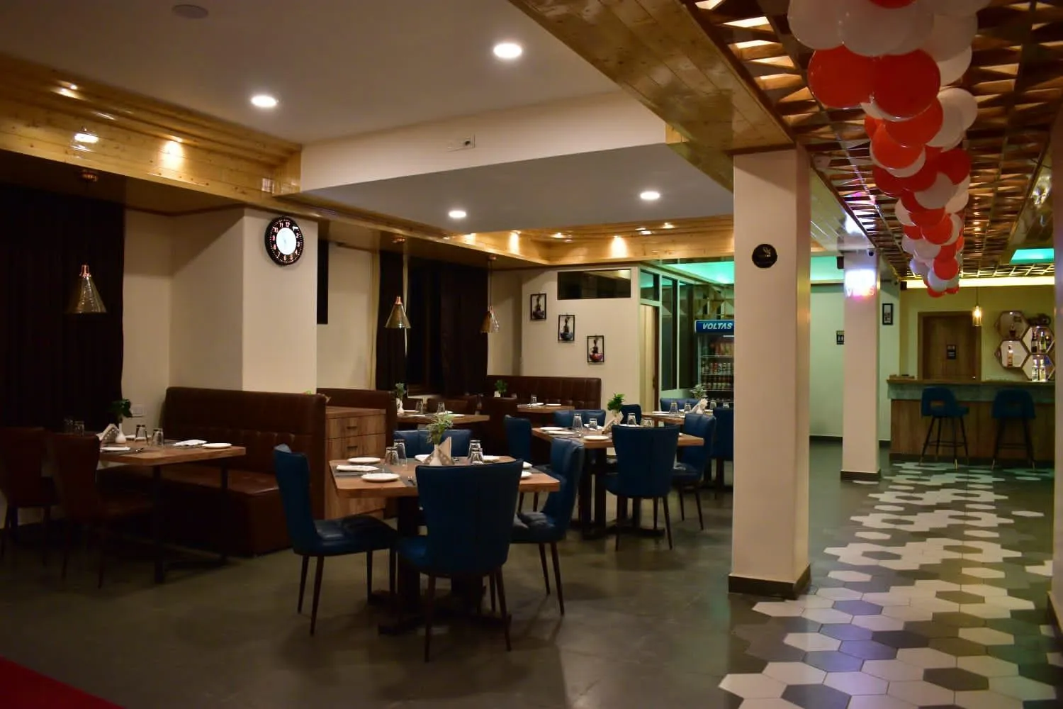 Restaurant/places to eat in HOTEL MONTANA VYOO