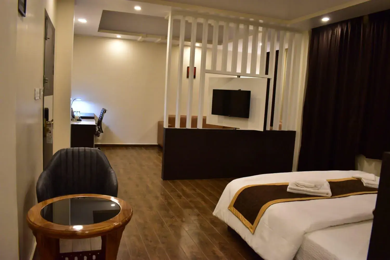 TV and multimedia, Bed in HOTEL MONTANA VYOO TV and multimedia, Bed in HOTEL MONTANA VYOO