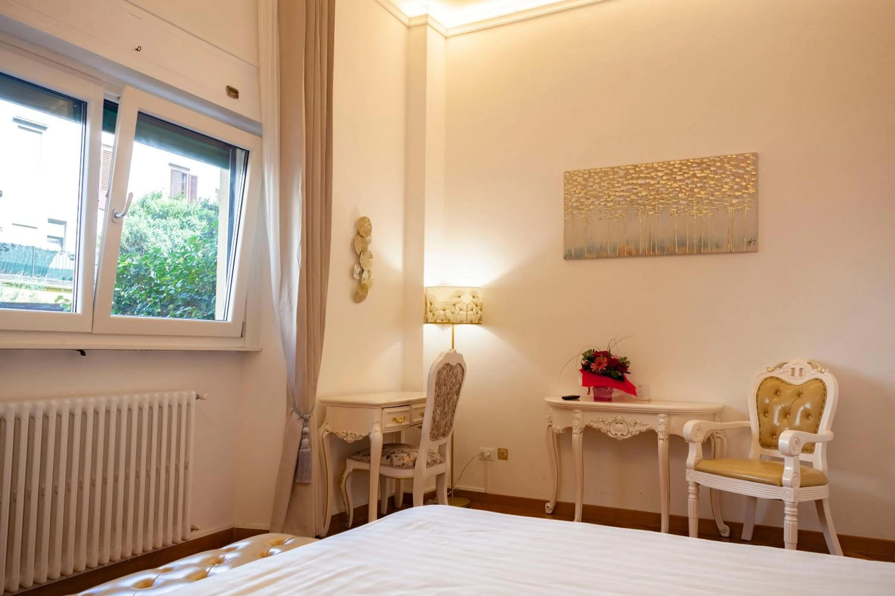 Photo of the whole room, Bed in Villa Royal B&B