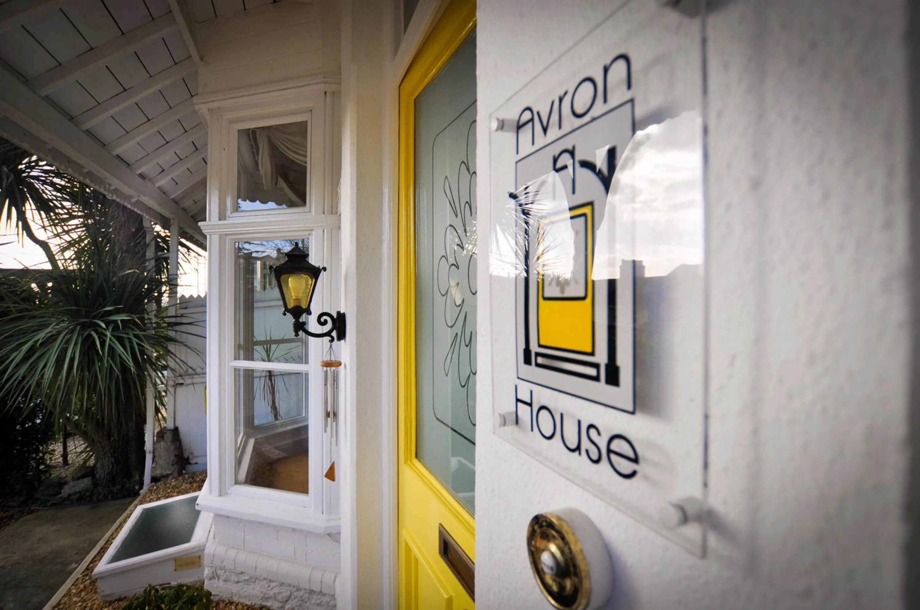 Facade/entrance in Avron House
