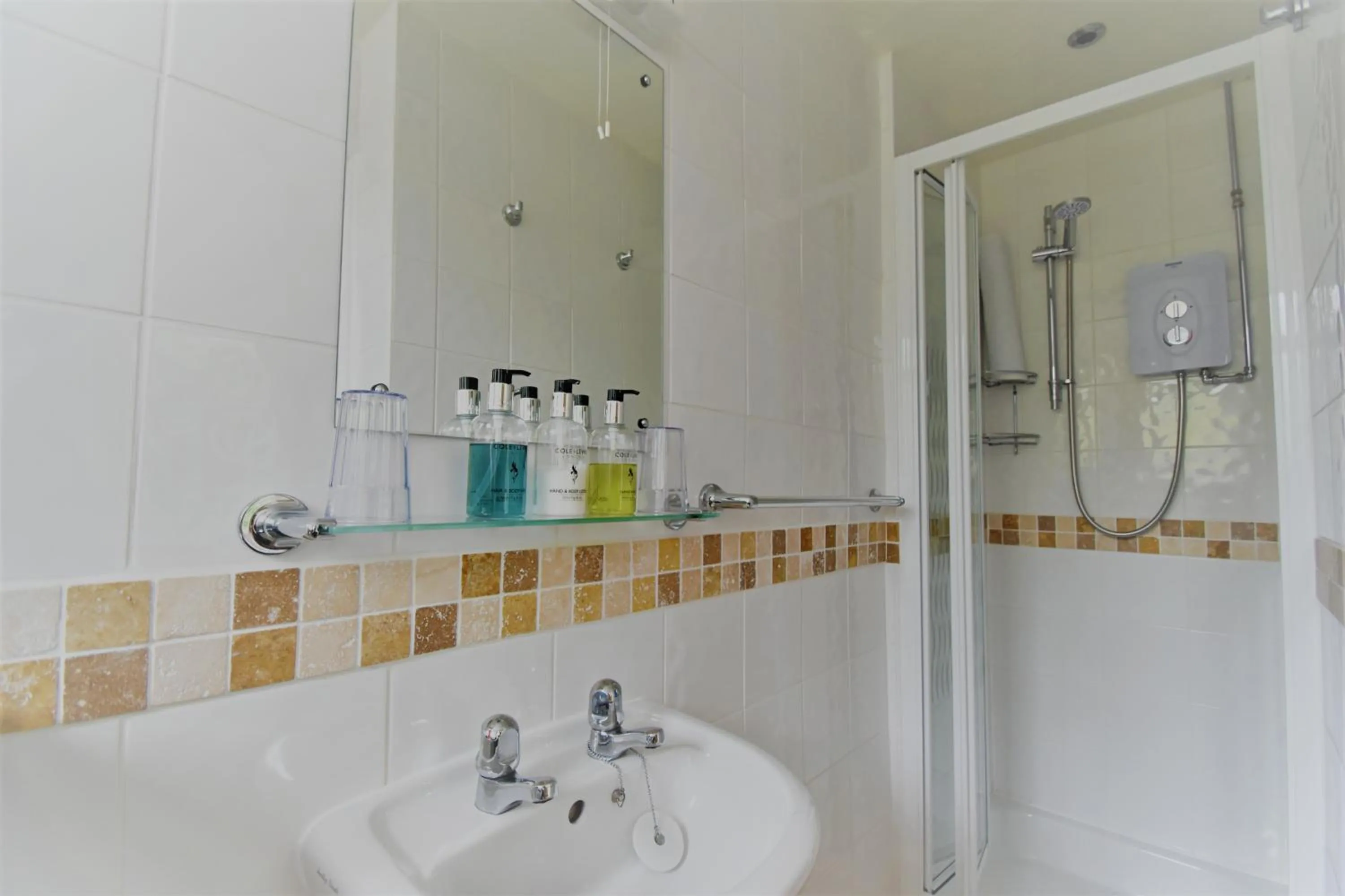 Bathroom in Avron House