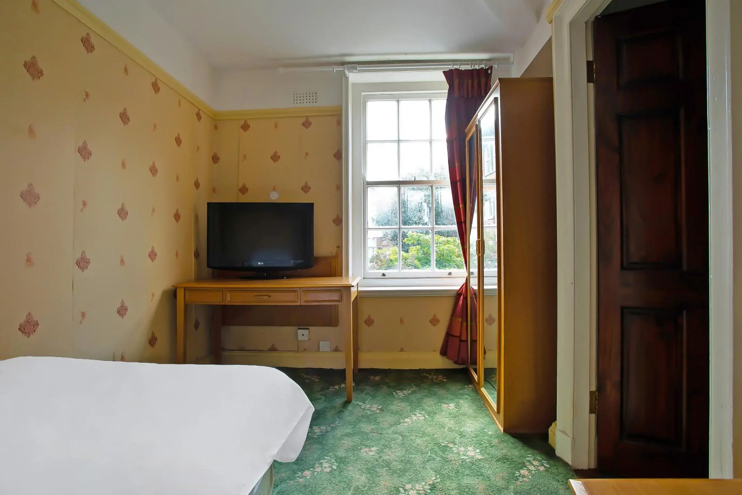 Bedroom, Bed in Great White Horse Hotel Bedroom, Bed in Great White Horse Hotel