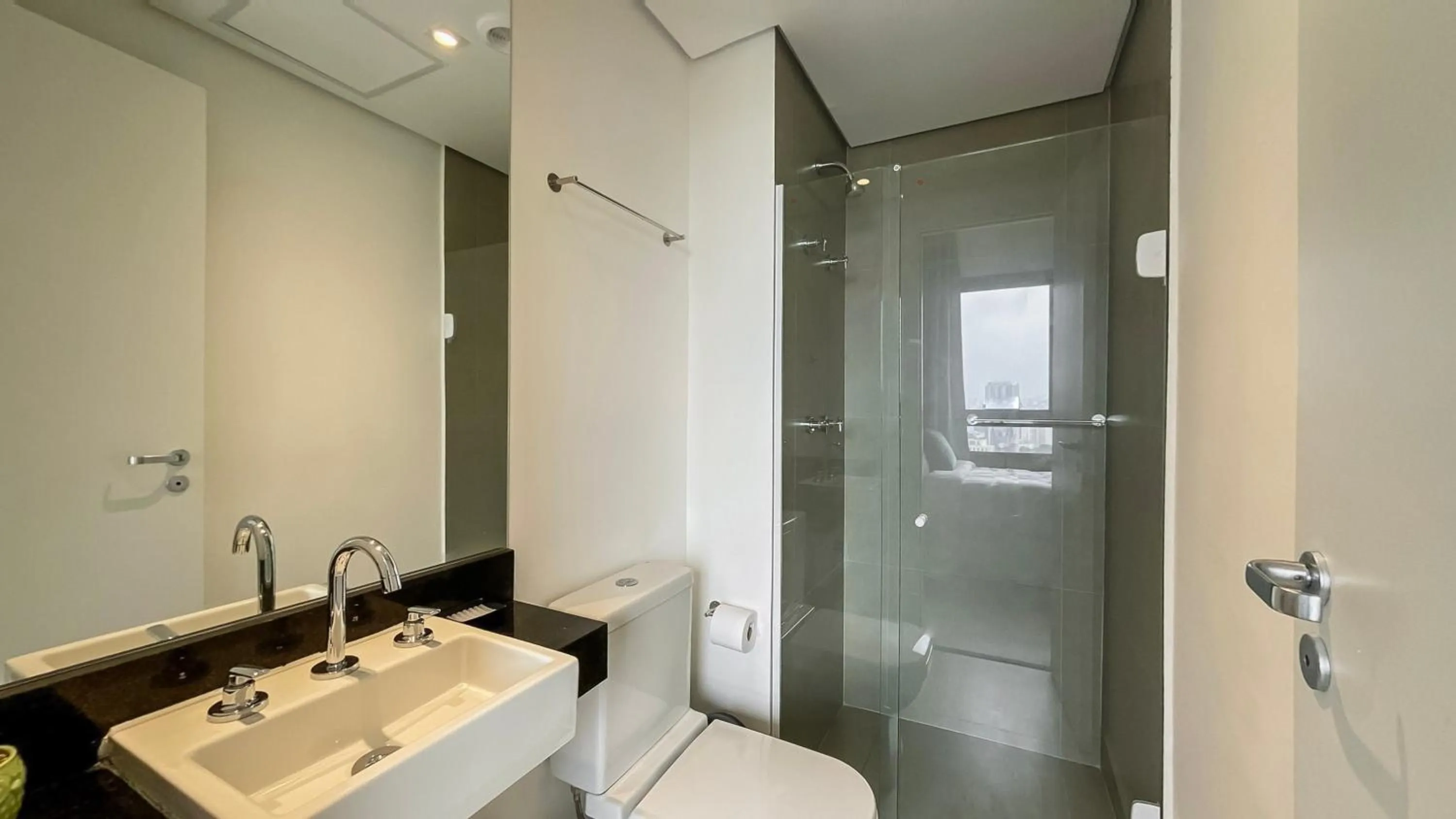 Bathroom in 360 VN Turiassú by Housi