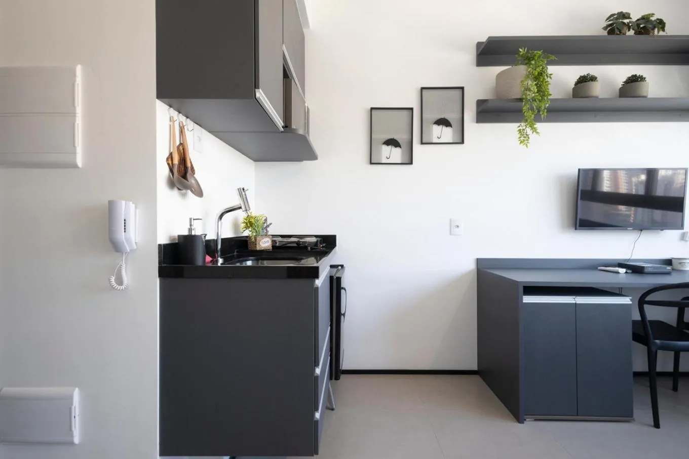 Kitchen or kitchenette in 360 VN Turiassú by Housi