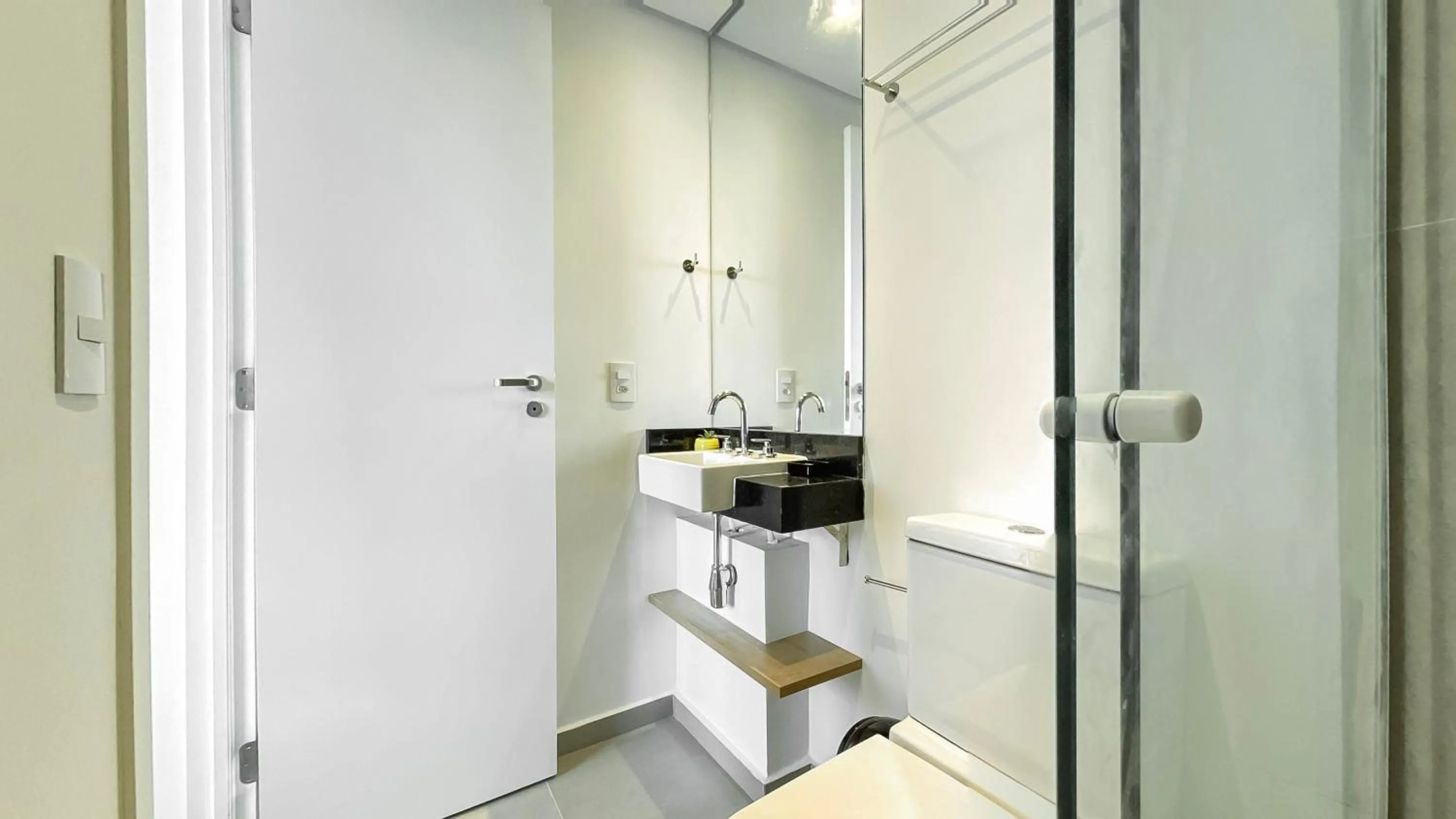 Bathroom in 360 VN Turiassú by Housi