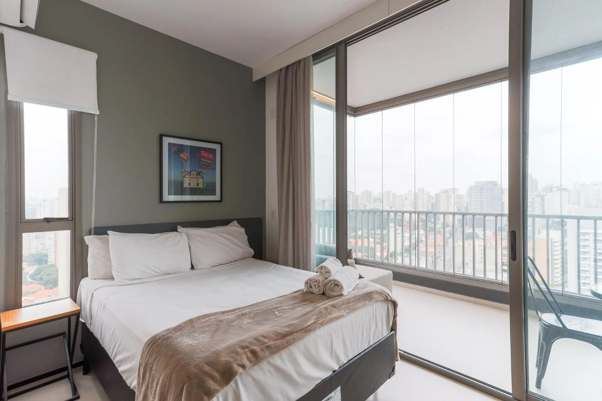 Photo of the whole room, Bed in 360 VN Turiassú by Housi