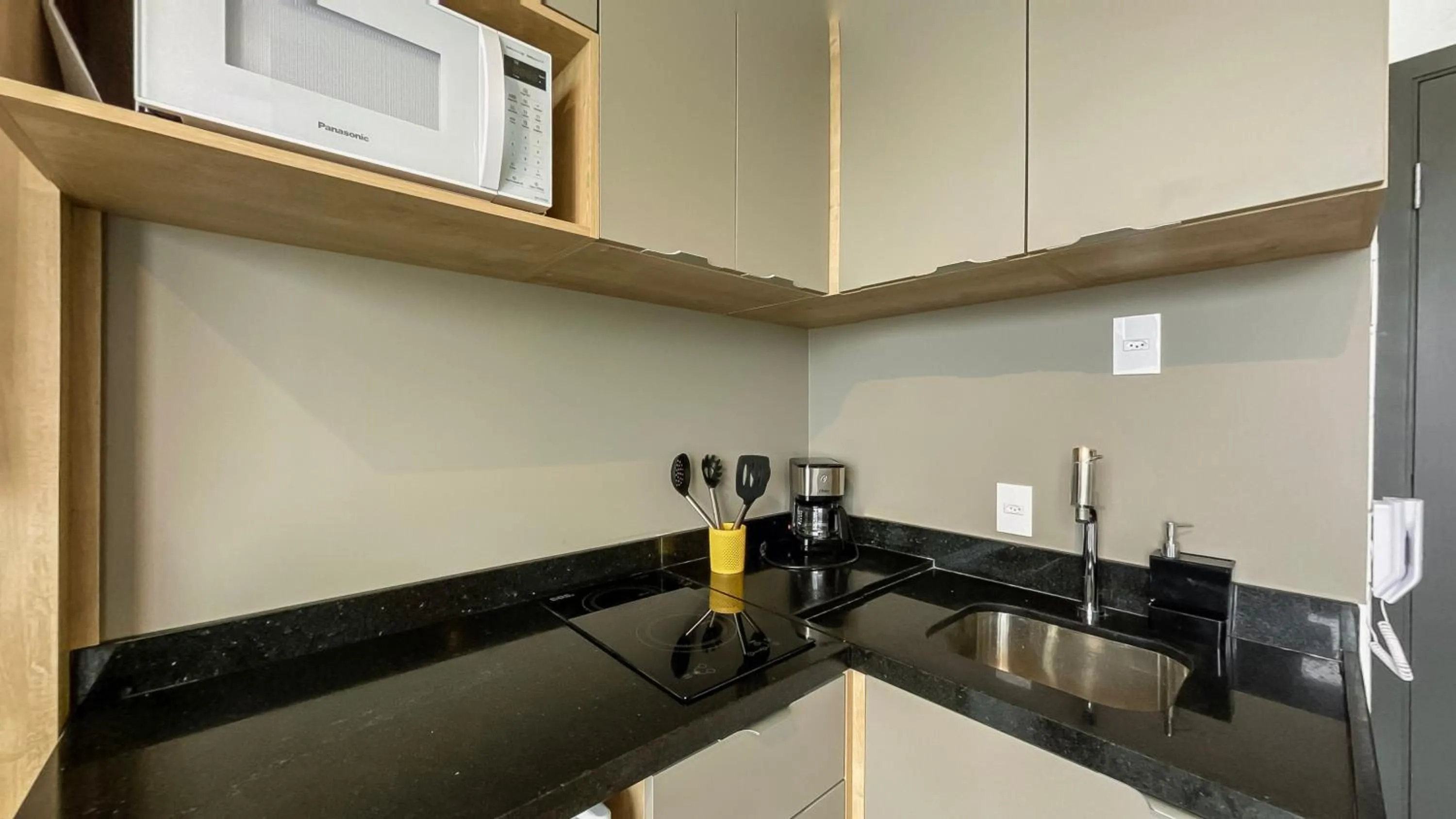 kitchen in 360 VN Turiassú by Housi