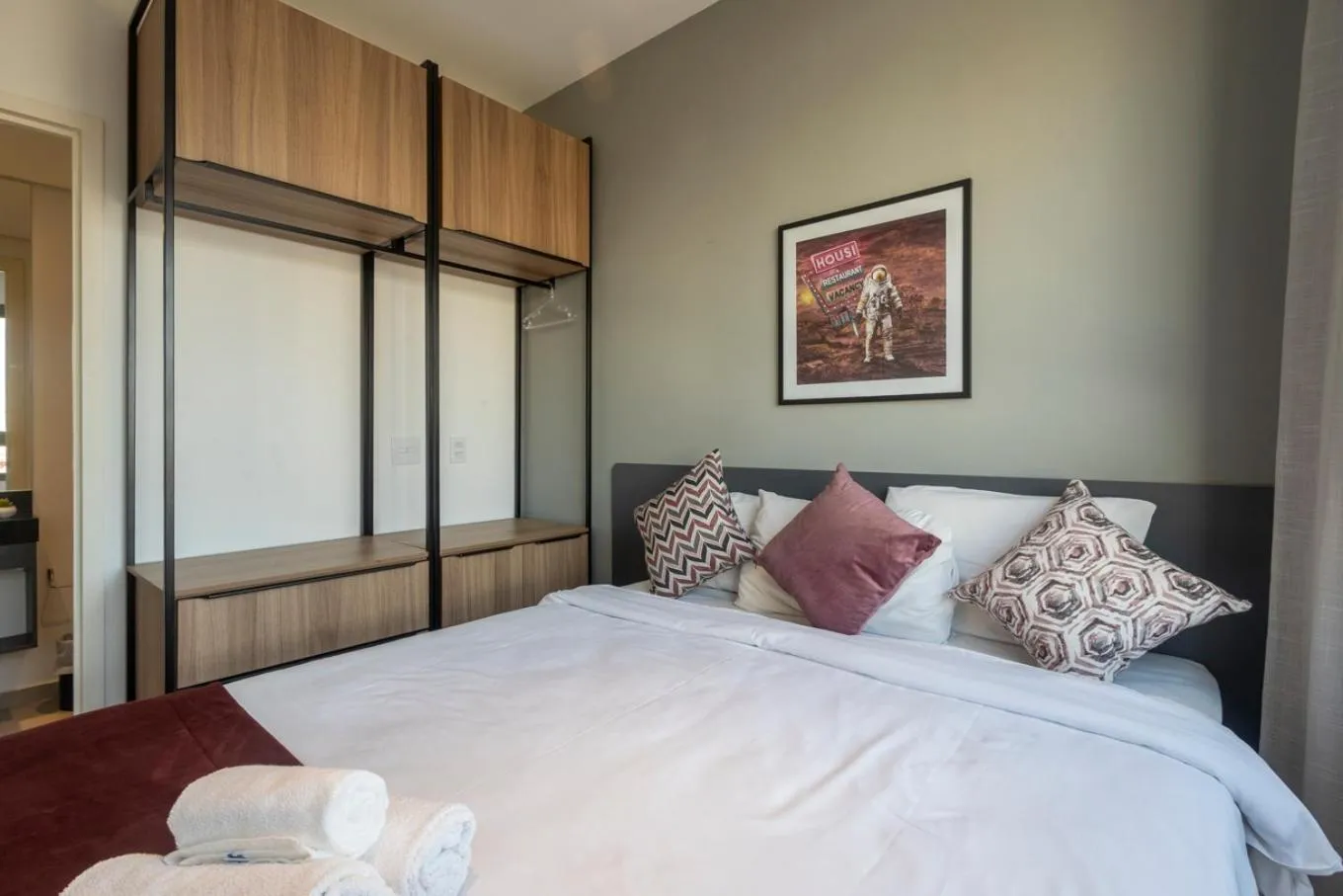 Bedroom, Bed in 360 VN Turiassú by Housi