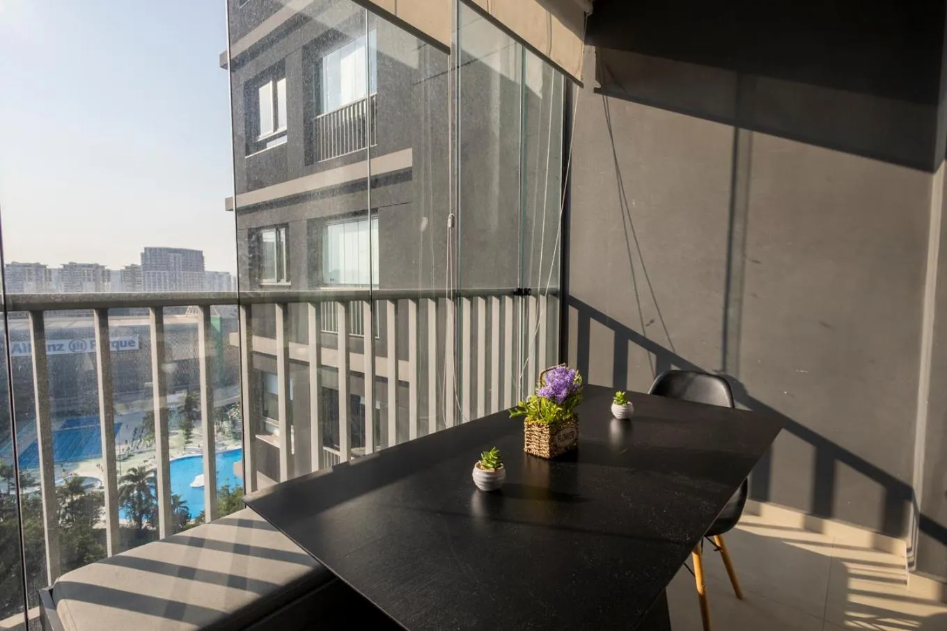 Balcony/Terrace in 360 VN Turiassú by Housi