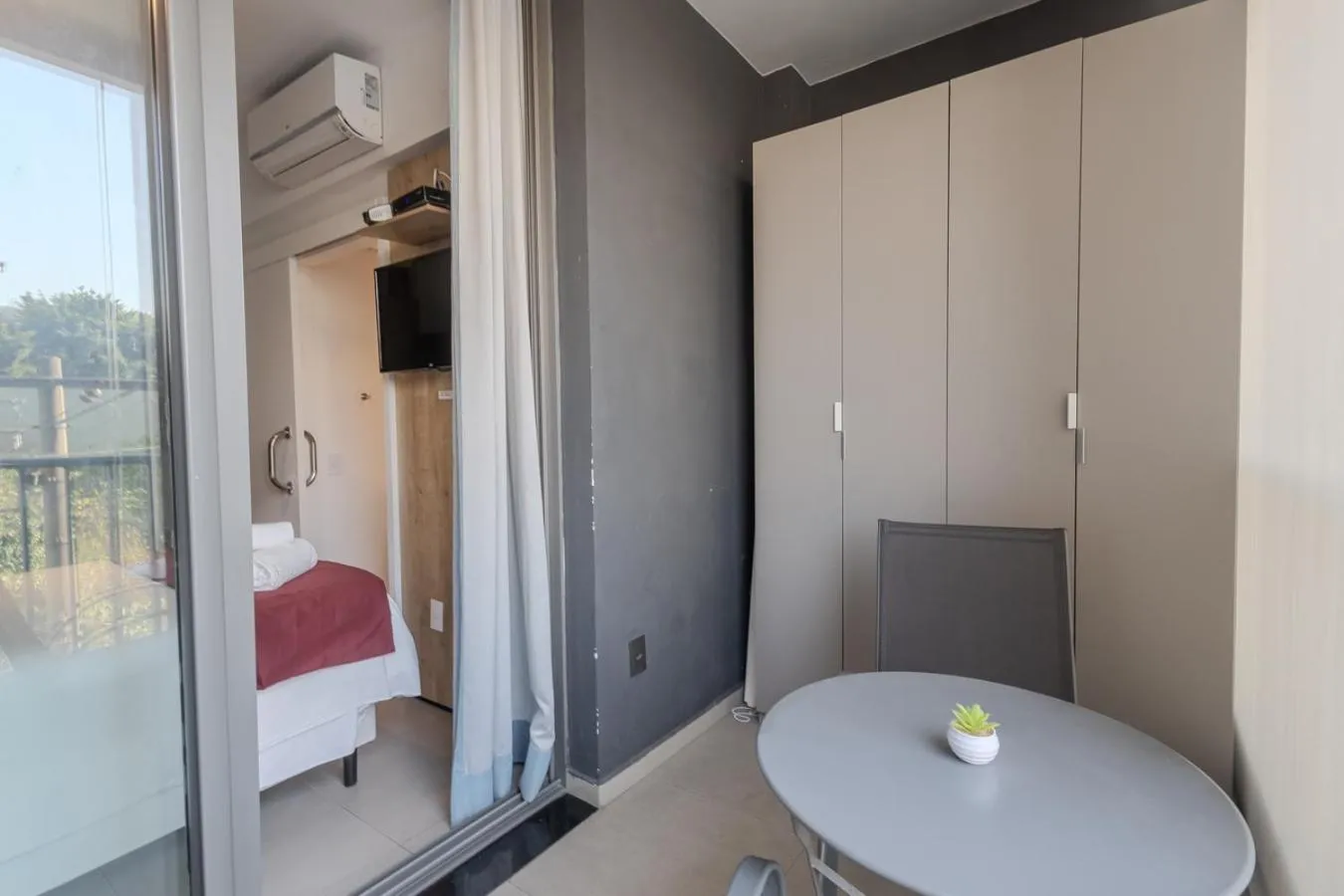 Balcony/Terrace, Bed in 360 VN Turiassú by Housi