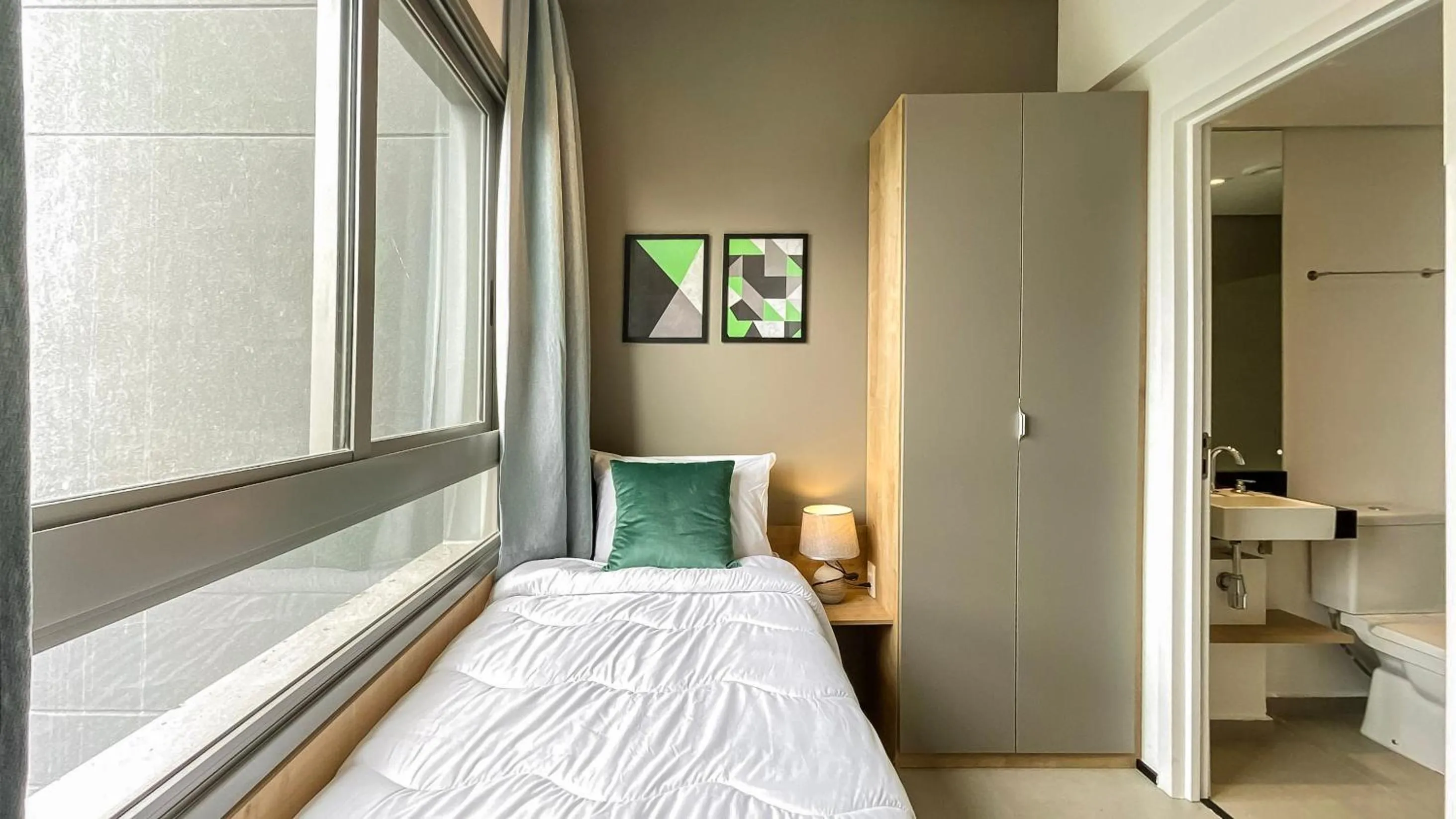 Bedroom, Bed in 360 VN Turiassú by Housi