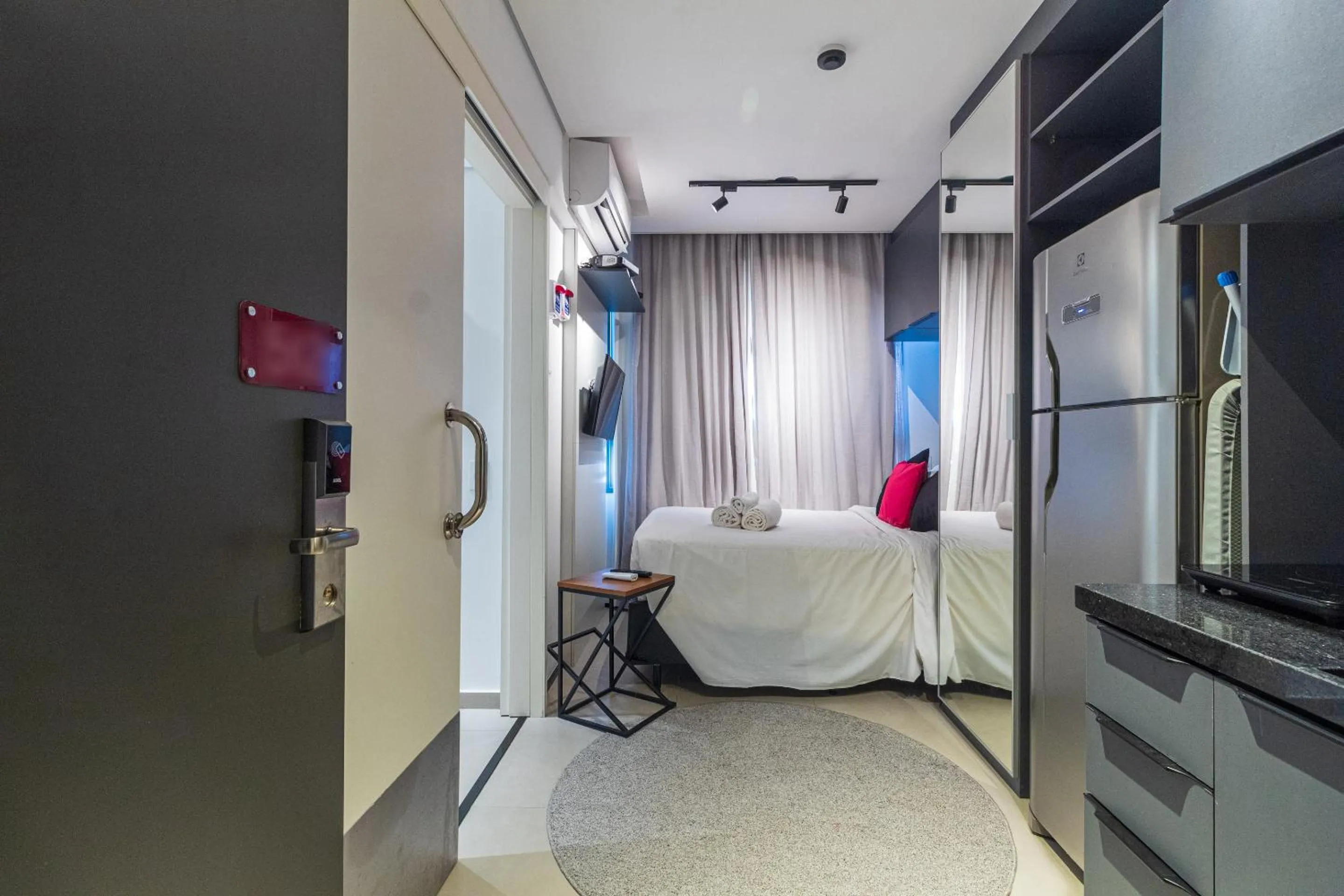 Photo of the whole room, Bed in 360 VN Turiassú by Housi