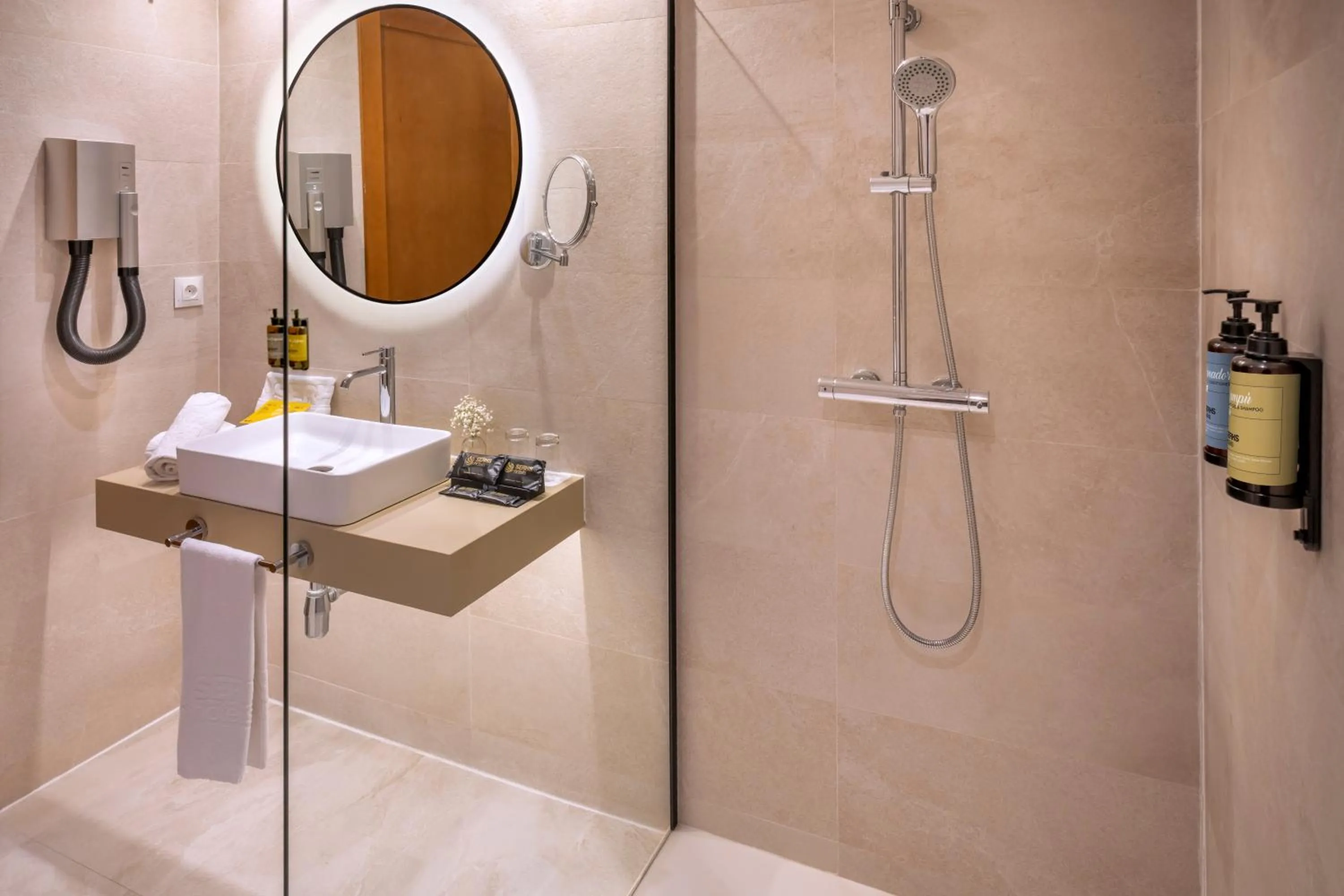 Bathroom in Hotel SERHS Rivoli Rambla