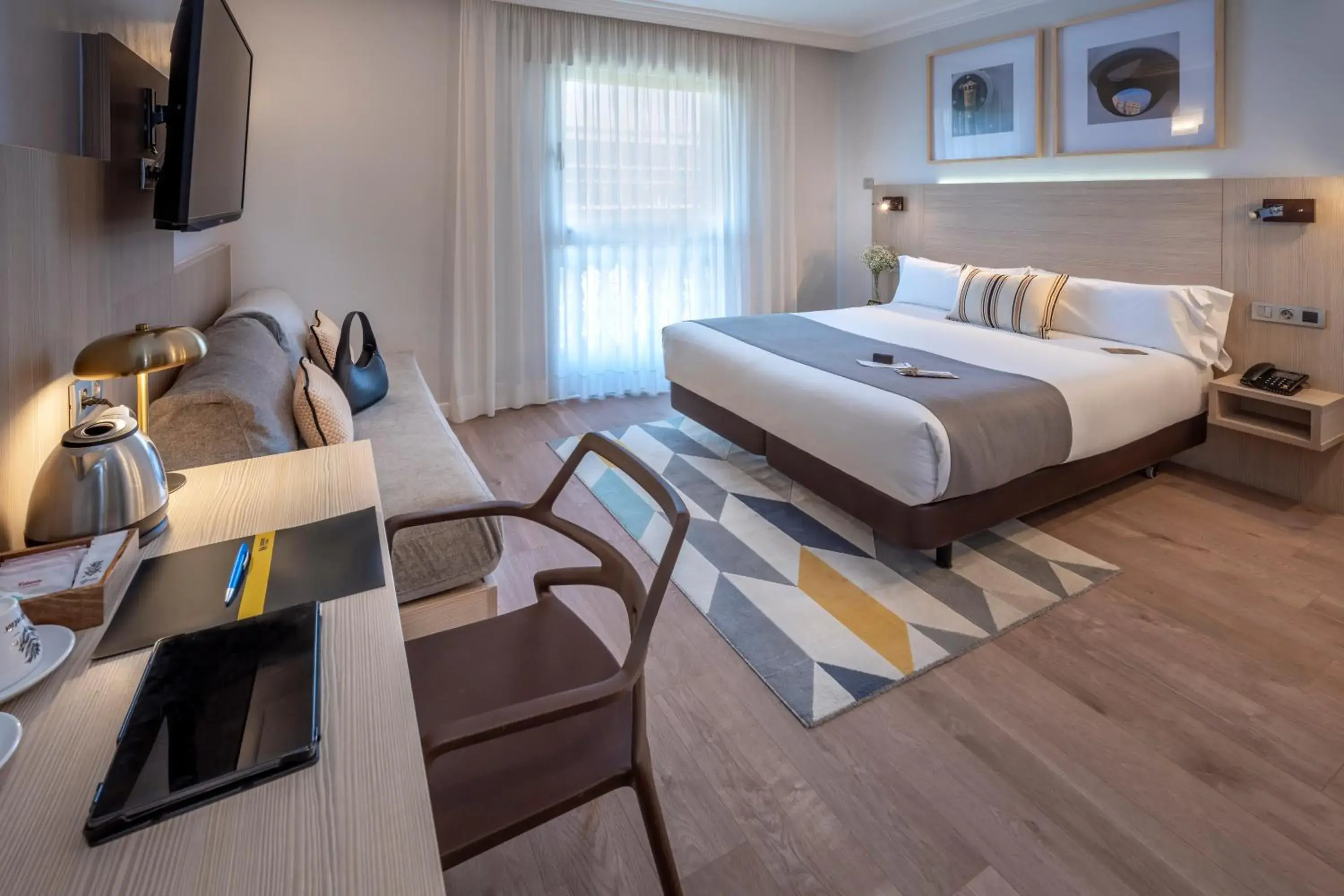 Deluxe Double or Twin Room with Rambla View in Hotel SERHS Rivoli Rambla Deluxe Double or Twin Room with Rambla View in Hotel SERHS Rivoli Rambla