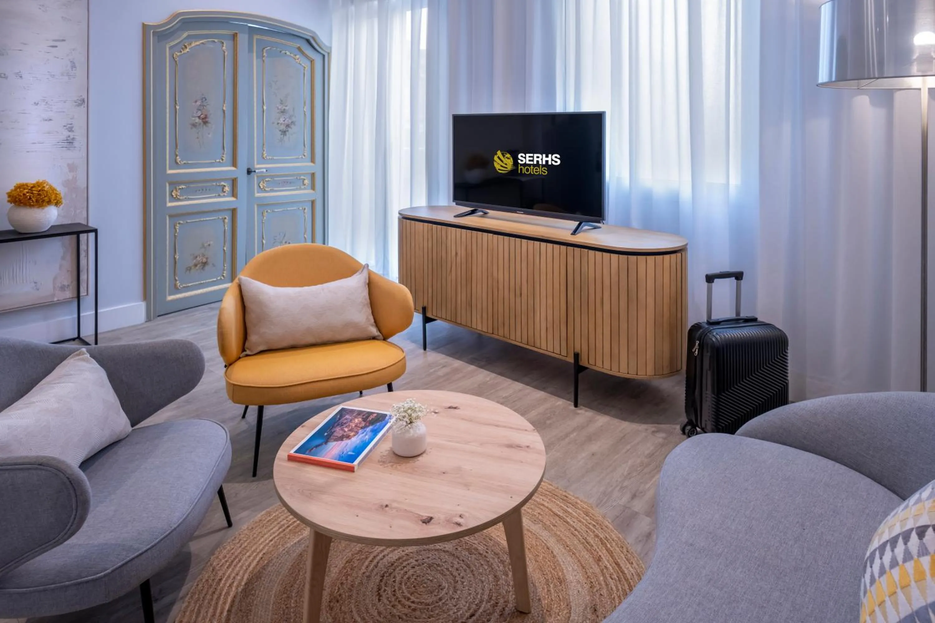 Photo of the whole room in Hotel SERHS Rivoli Rambla