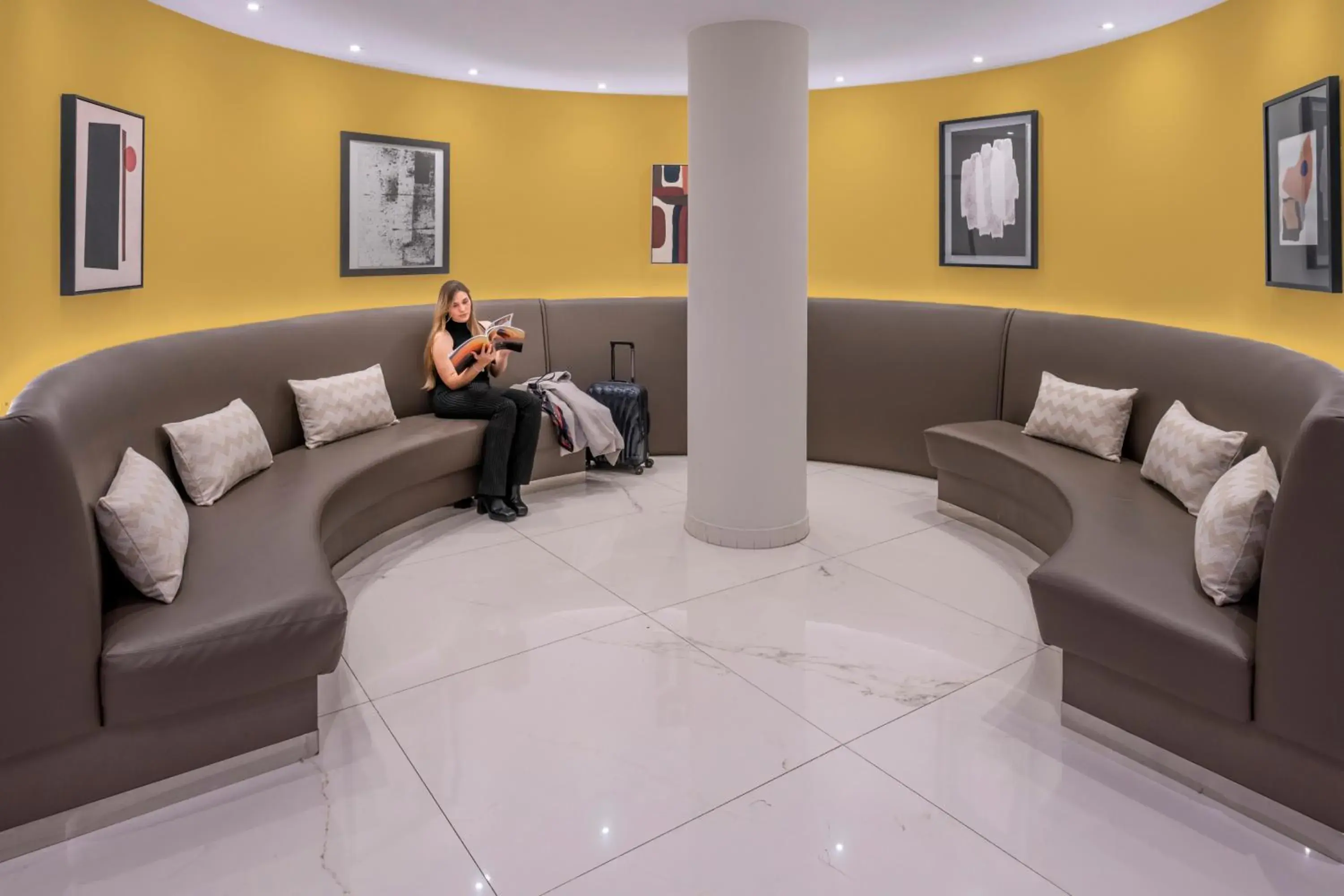 Lobby or reception in Hotel SERHS Rivoli Rambla Lobby or reception in Hotel SERHS Rivoli Rambla