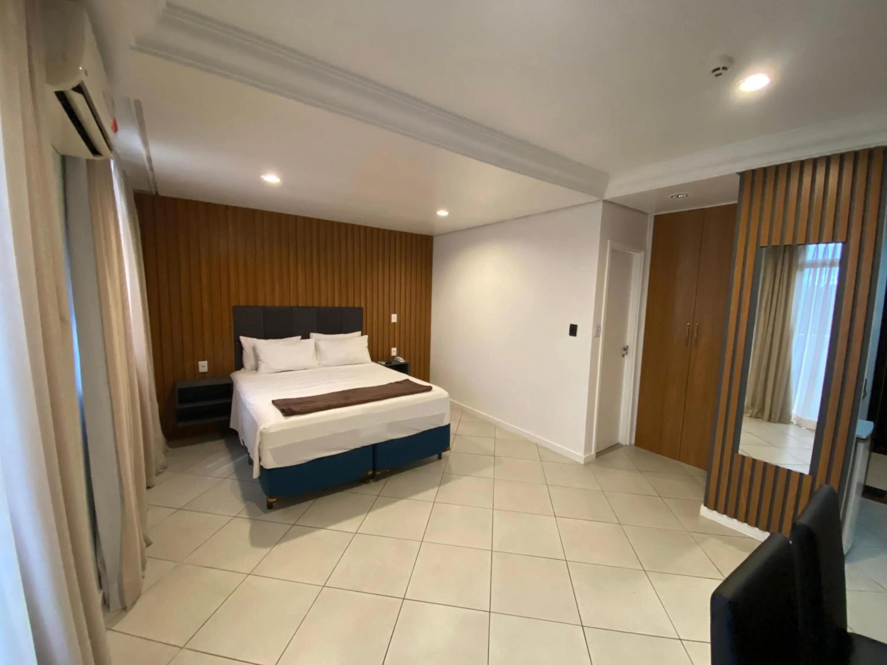 Bed in Millenium Hotel Flat