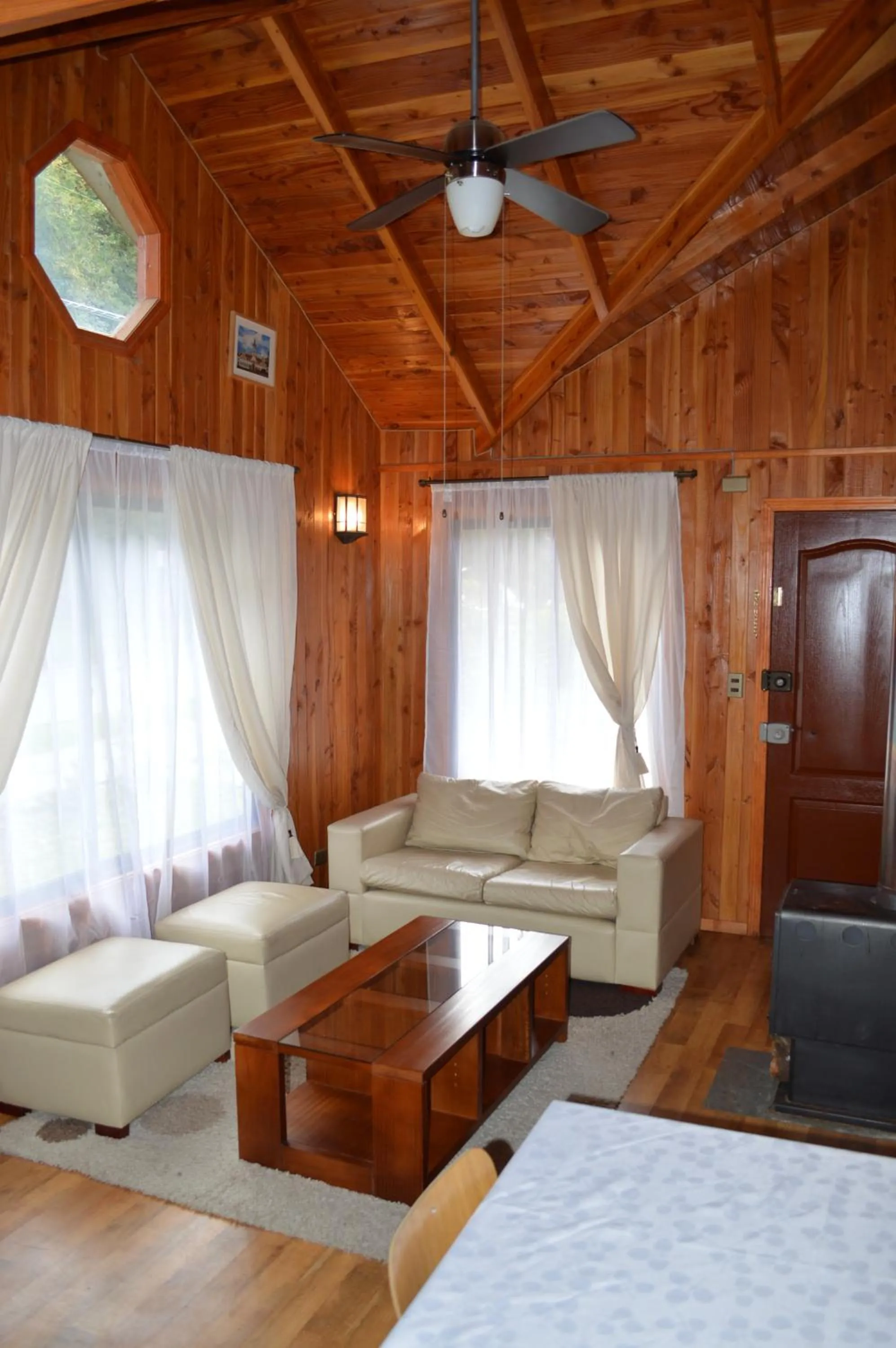 Communal lounge/ TV room in Cabañas del Teatro Frutillar