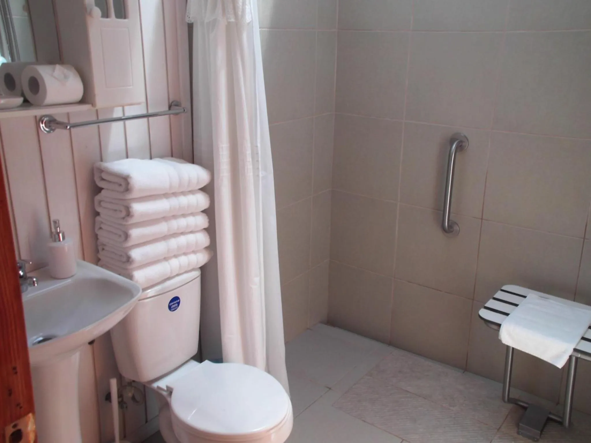 Bathroom in Cabañas del Teatro Frutillar