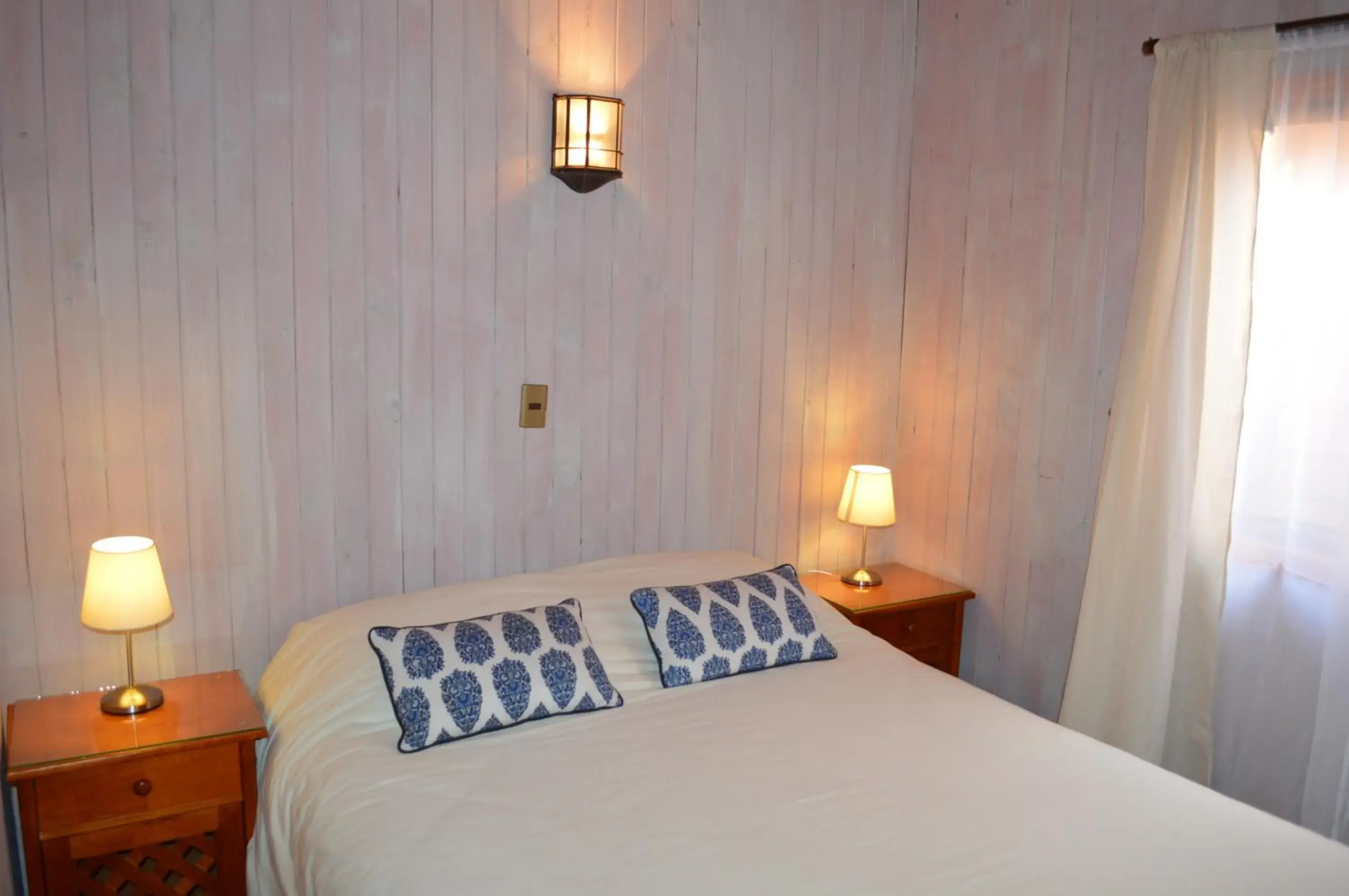Two-bedroom house with Disability Access Bathroom (5 adults) in Cabañas del Teatro Frutillar Two-bedroom house with Disability Access Bathroom (5 adults) in Cabañas del Teatro Frutillar