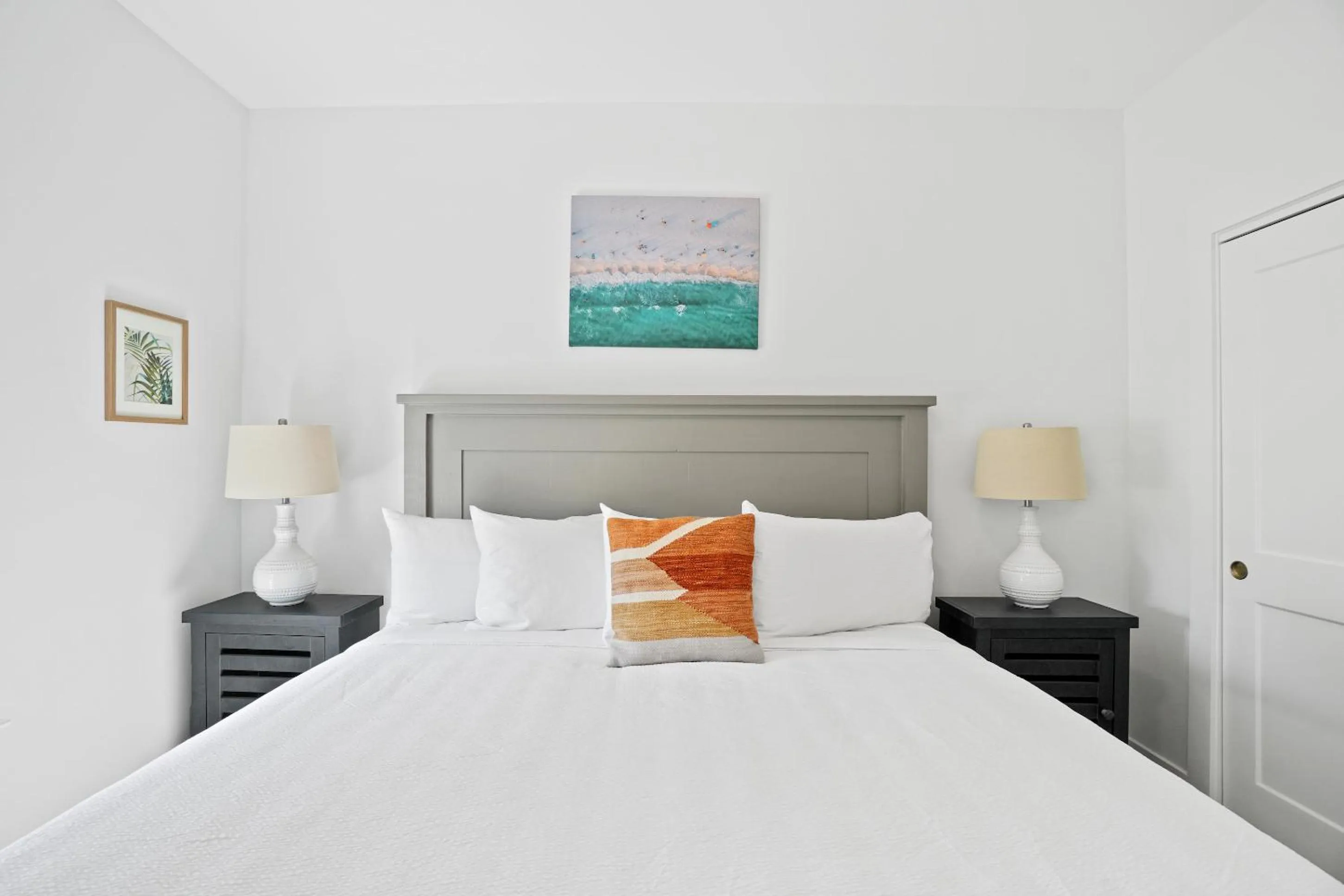 Bed in Beach House w/Private Pool - The Sanderling