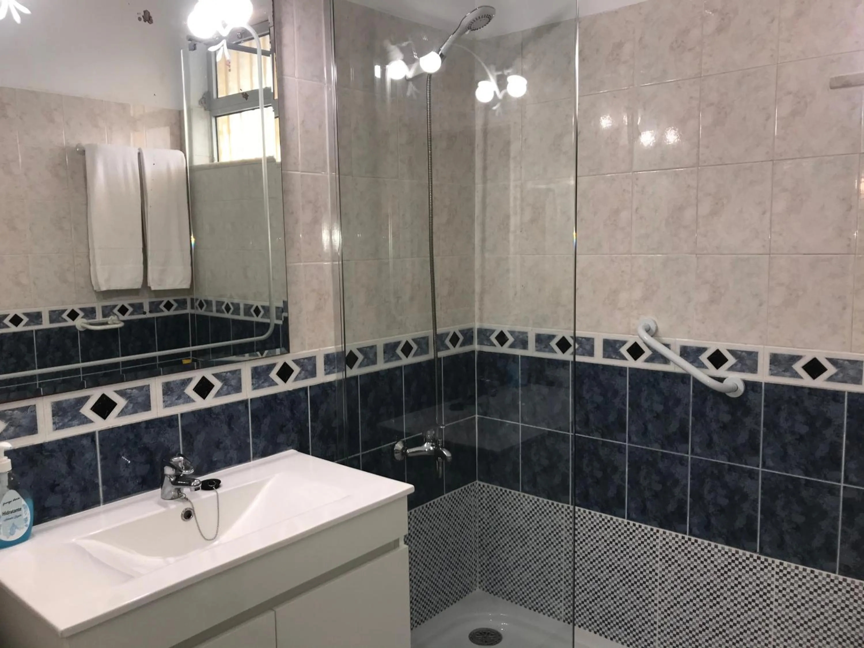 Bathroom in Apartamentos Barracuda