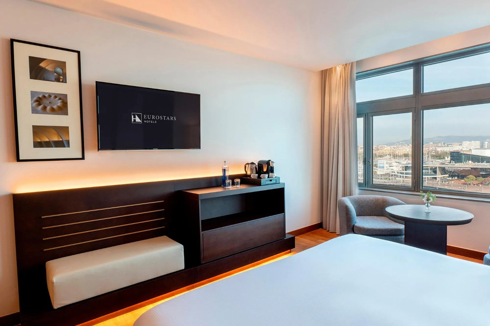 Bed in Eurostars Grand Marina Hotel GL