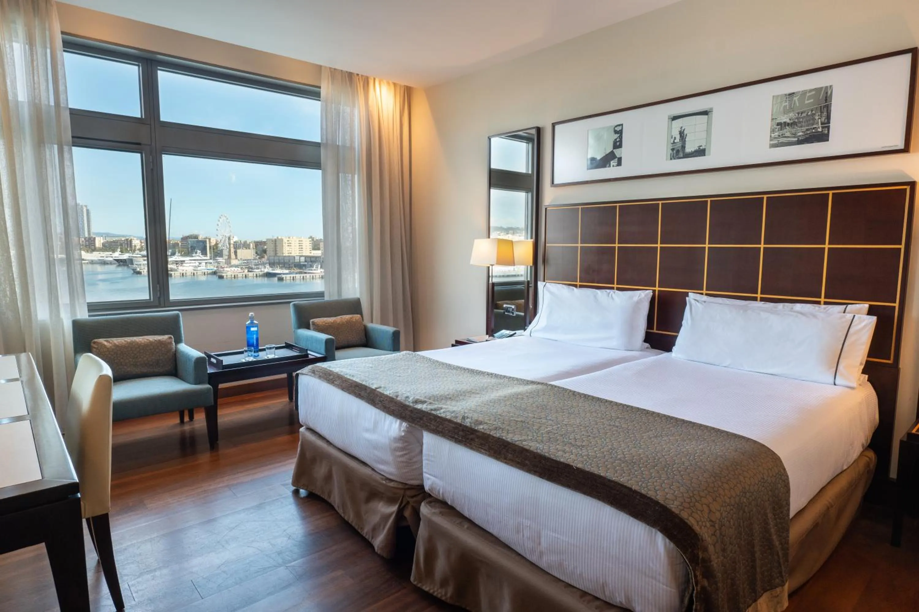 Bedroom, Bed in Eurostars Grand Marina Hotel GL