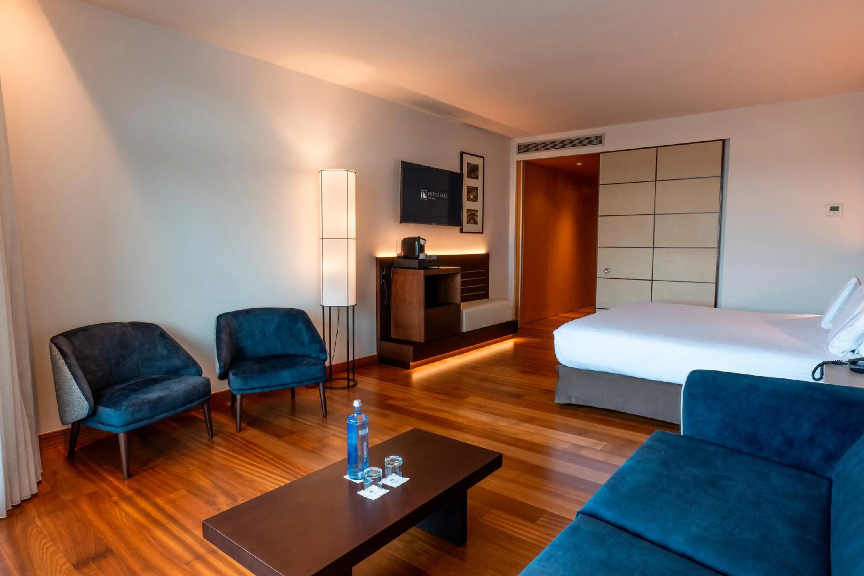 Bed in Eurostars Grand Marina Hotel GL