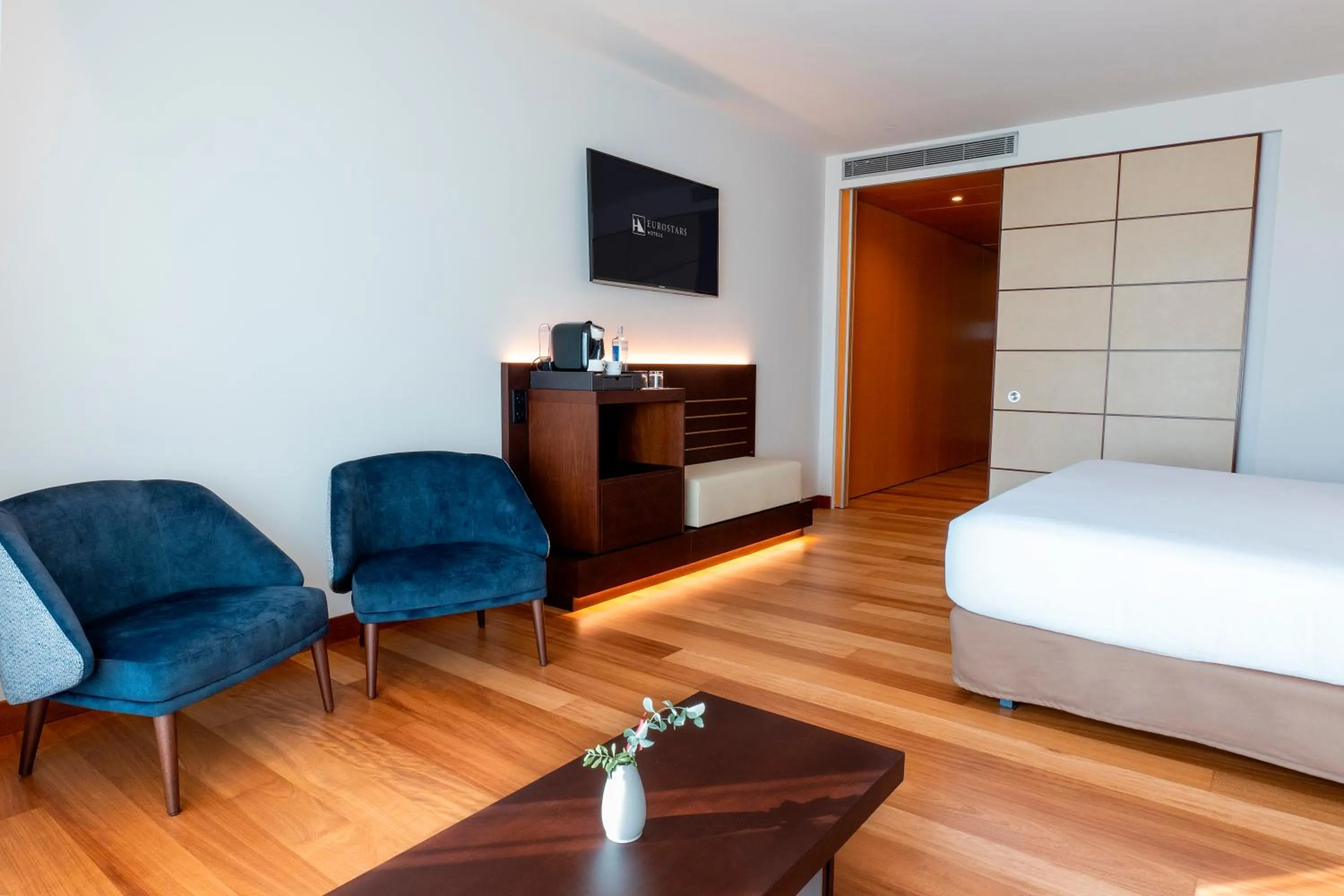 Bed in Eurostars Grand Marina Hotel GL