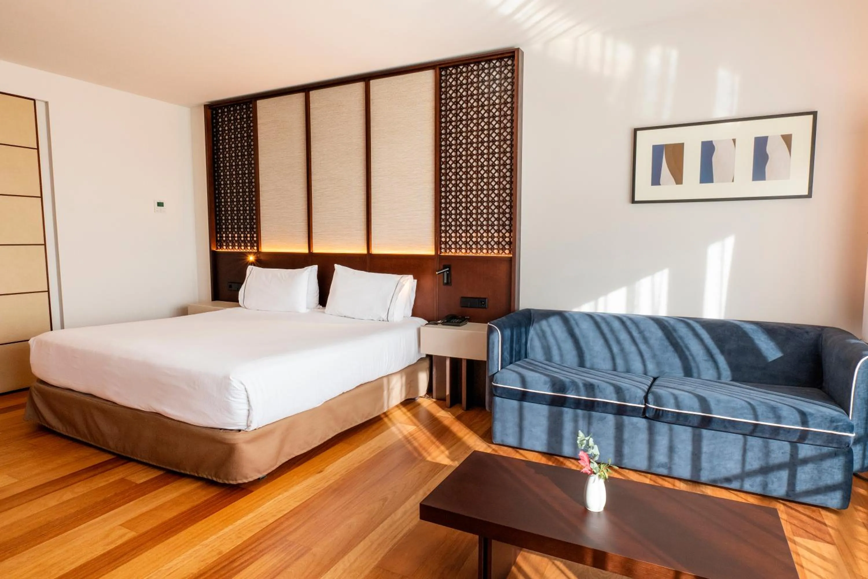 Bed in Eurostars Grand Marina Hotel GL