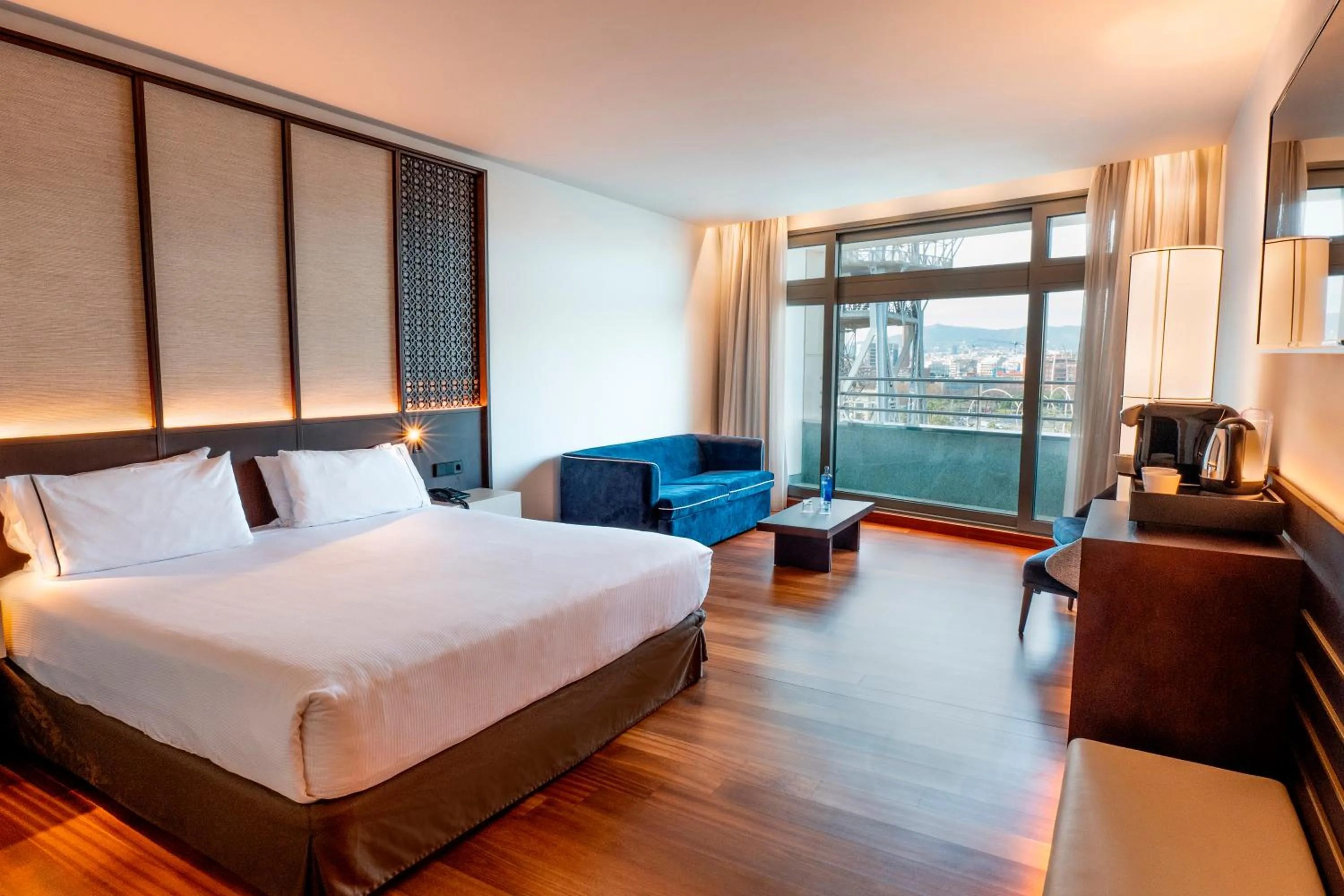 Bed in Eurostars Grand Marina Hotel GL