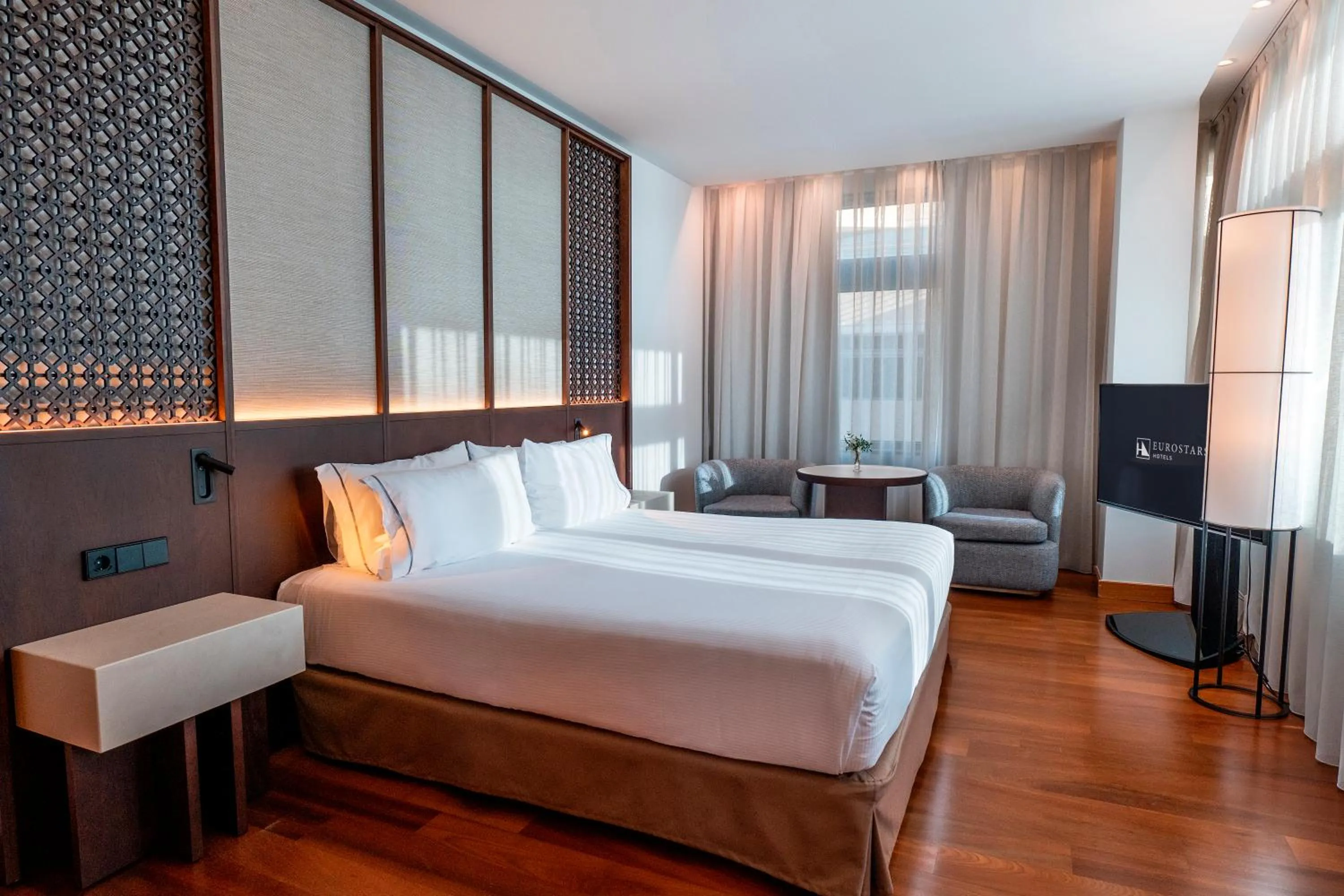 Bed in Eurostars Grand Marina Hotel GL