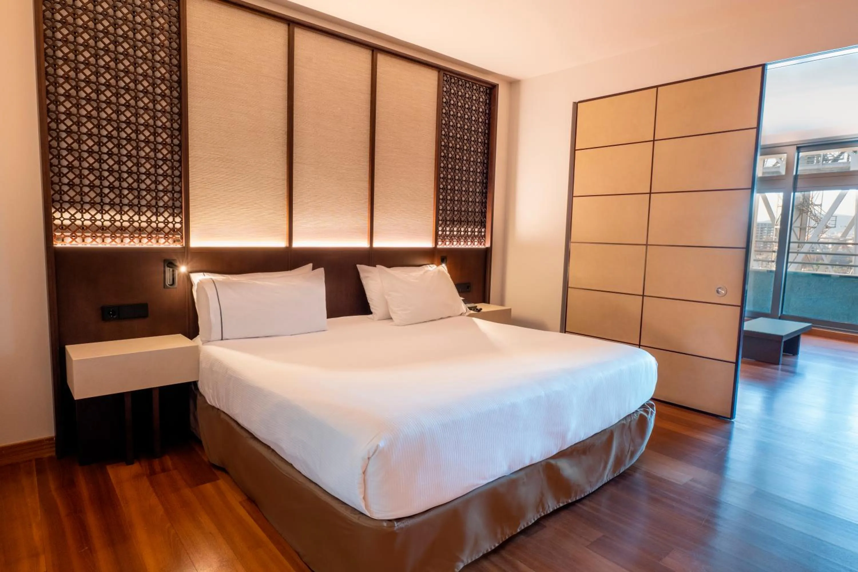 Bed in Eurostars Grand Marina Hotel GL