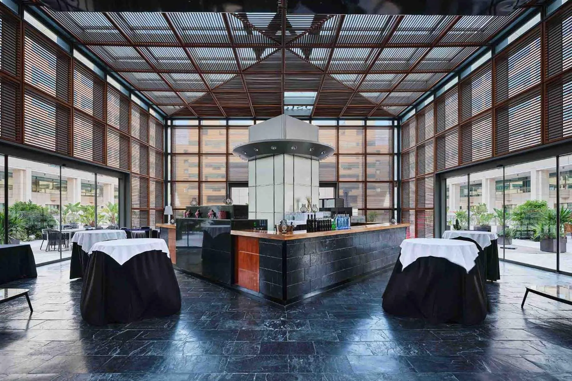 Restaurant/places to eat in Eurostars Grand Marina Hotel GL