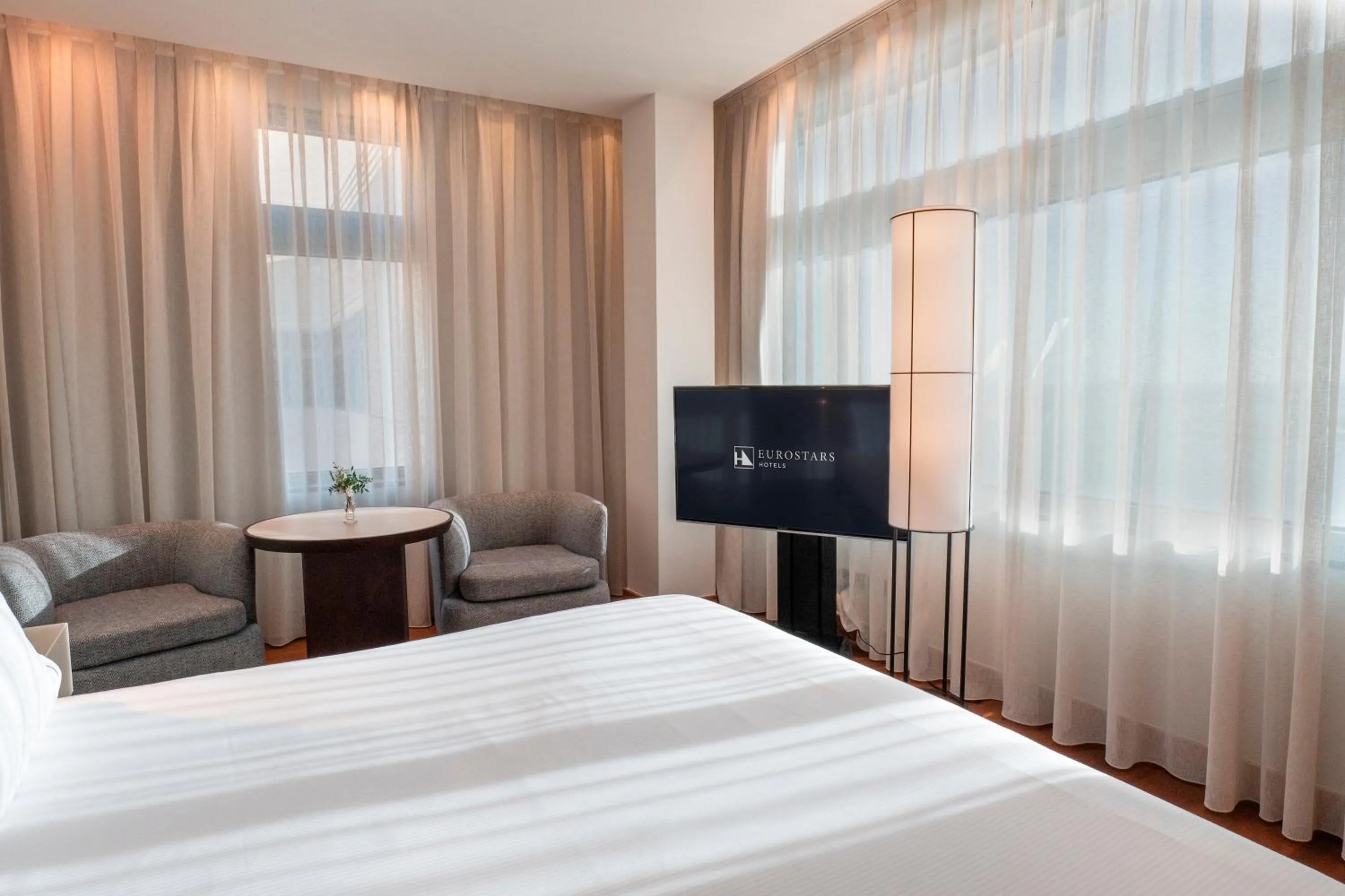 Bed in Eurostars Grand Marina Hotel GL