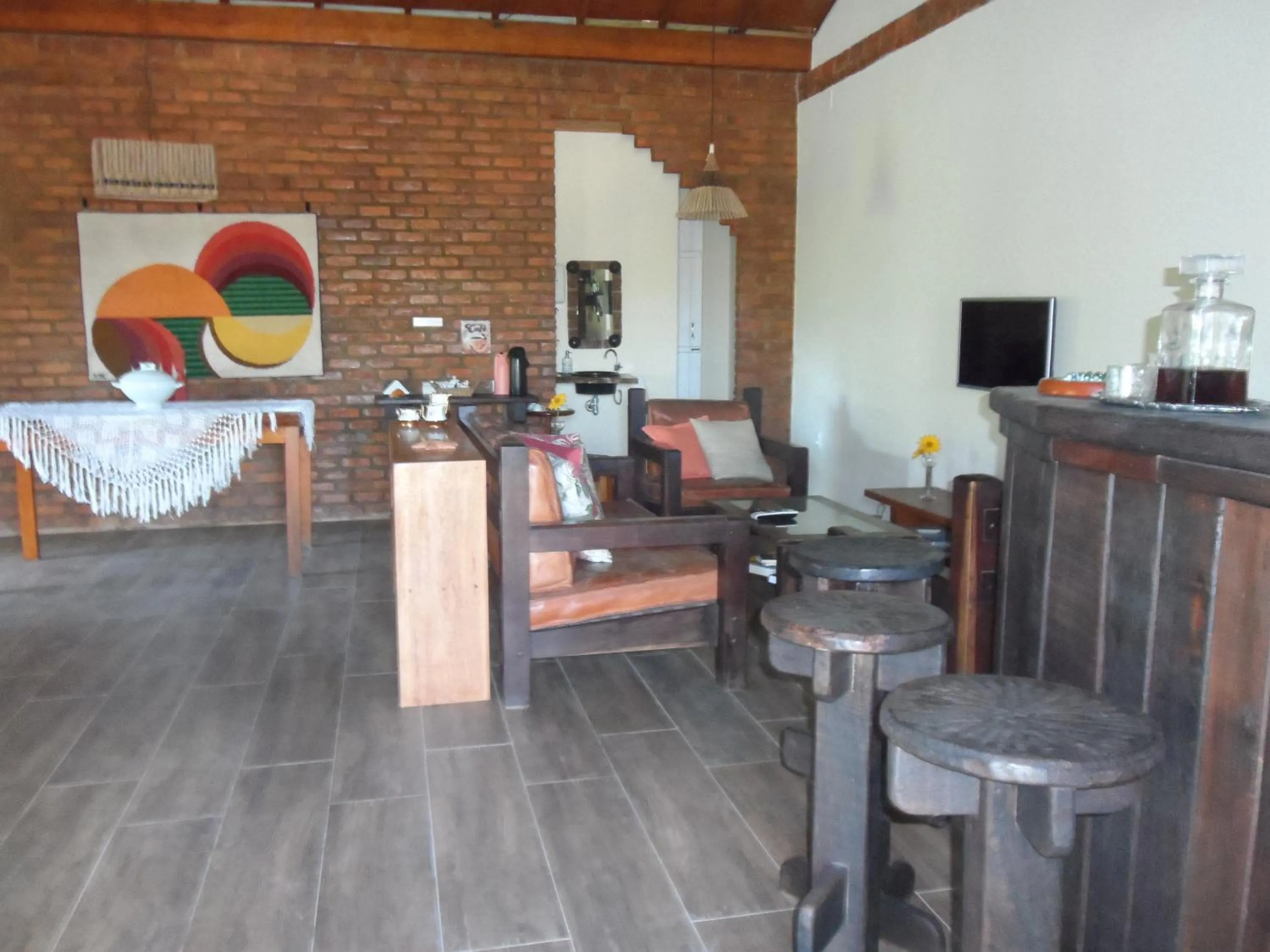 Communal lounge/ TV room in Cais Dourado Pousada