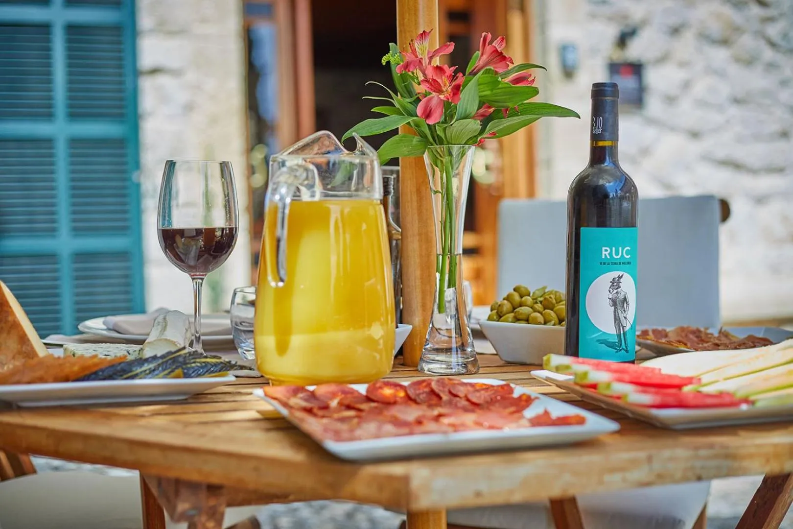 Food and drinks in Cas Comte Suites & Spa - Adults Only