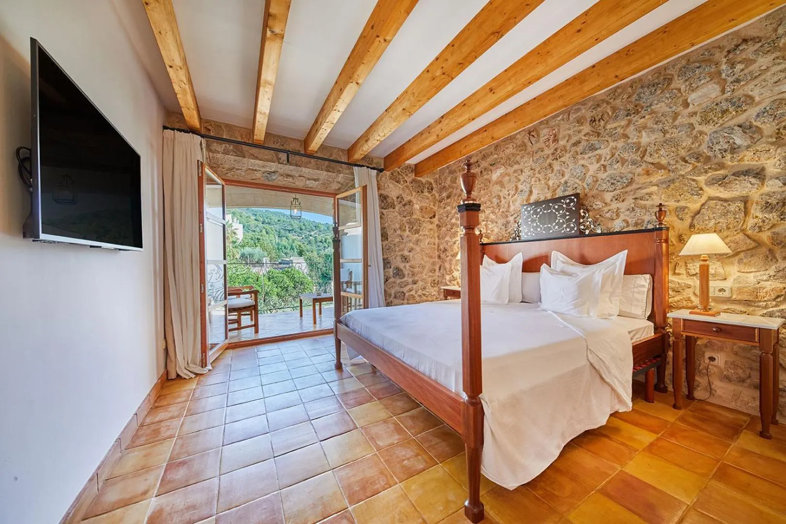 Bed in Cas Comte Suites & Spa - Adults Only