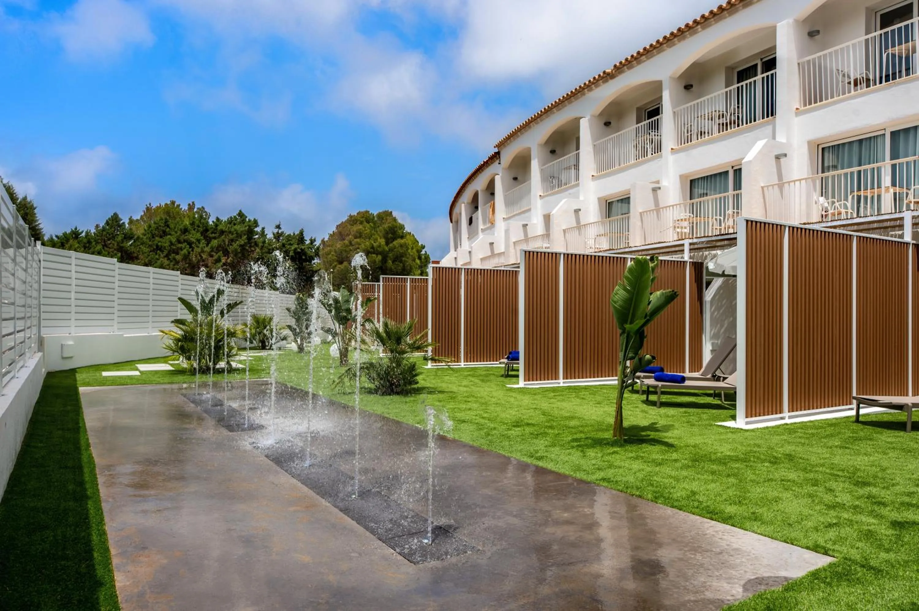 Garden in Hotel Vibra Cala Tarida-3SUP