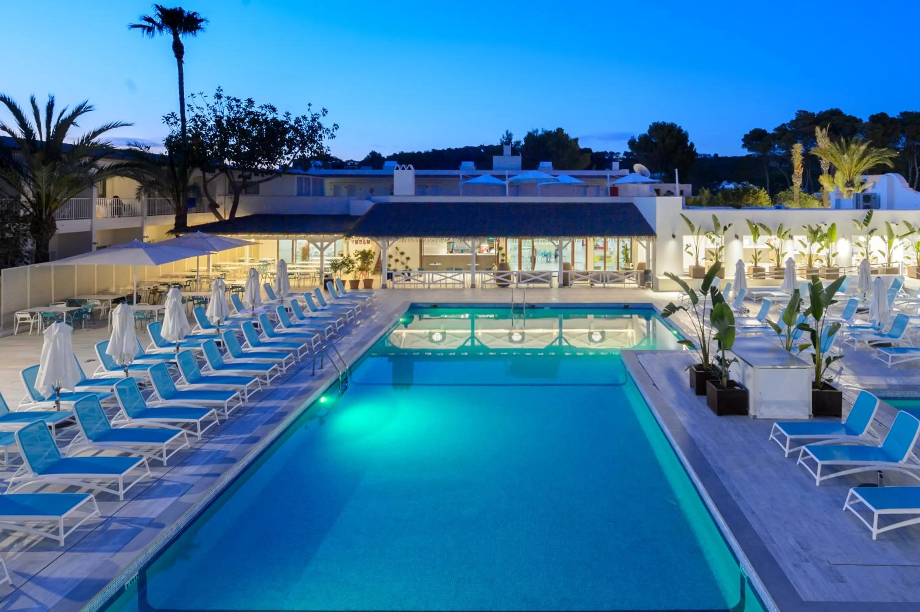 Swimming pool in Hotel Vibra Cala Tarida-3SUP