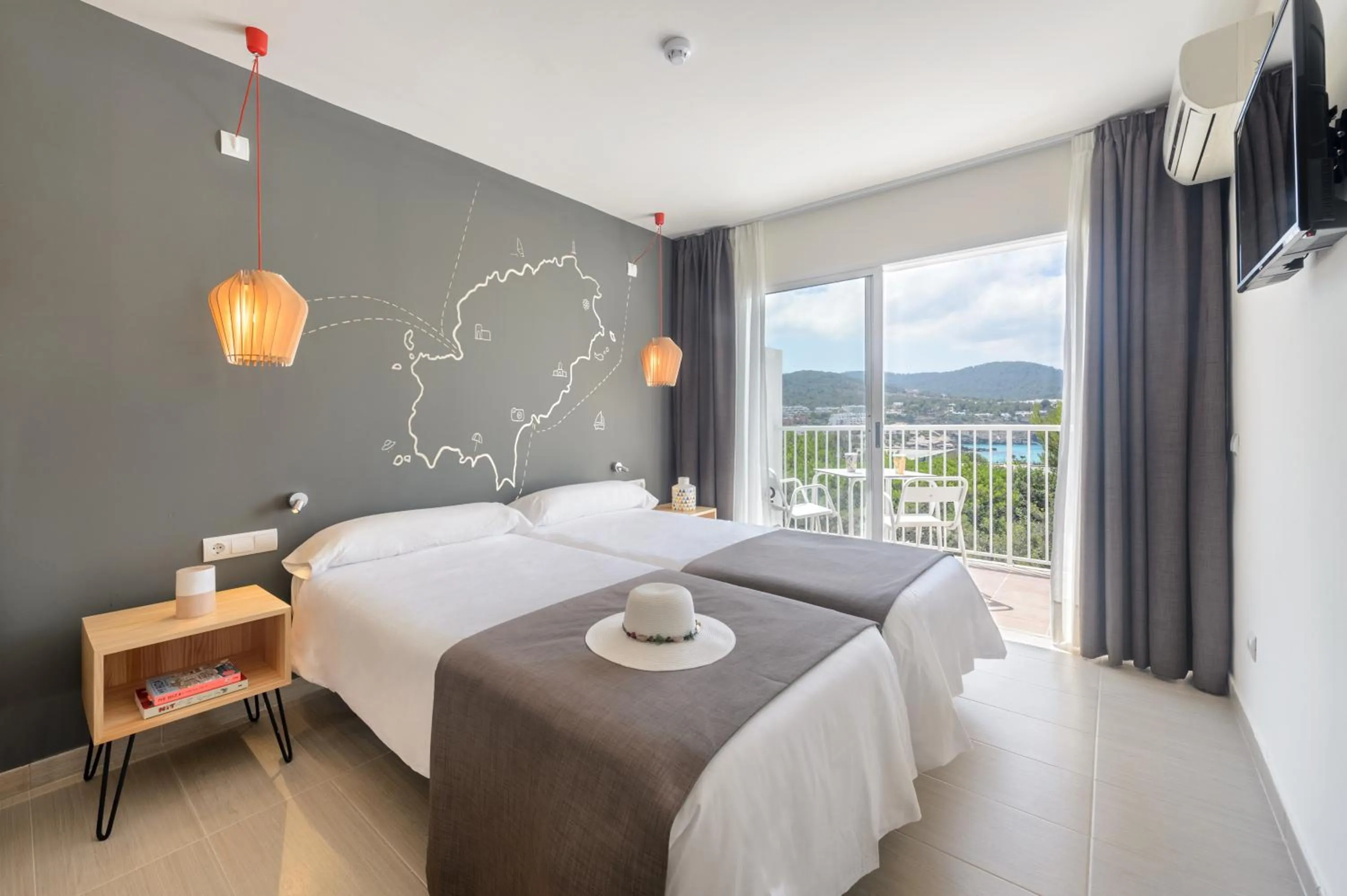 Photo of the whole room, Bed in Hotel Vibra Cala Tarida-3SUP