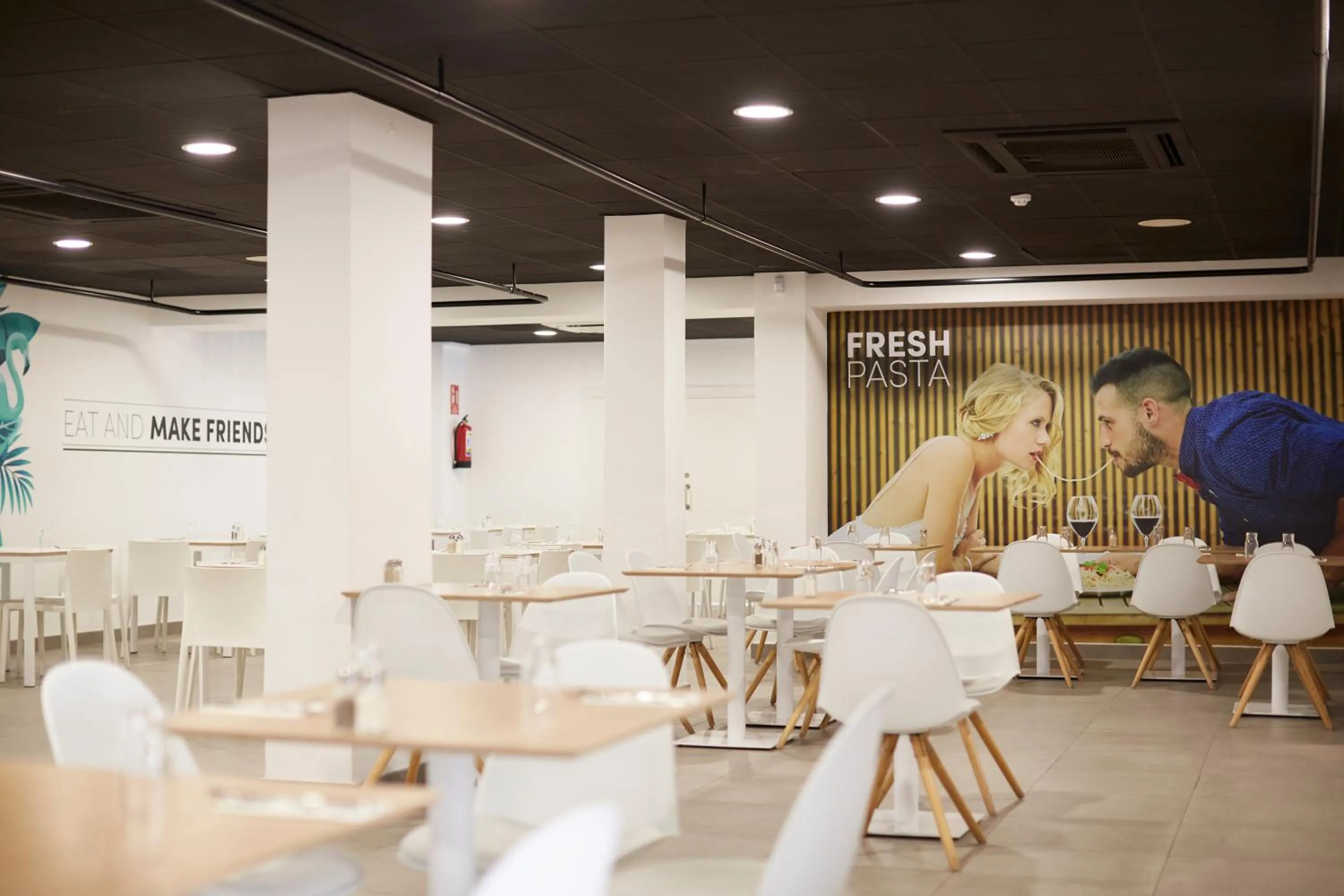 Restaurant/places to eat in Hotel Vibra Cala Tarida-3SUP